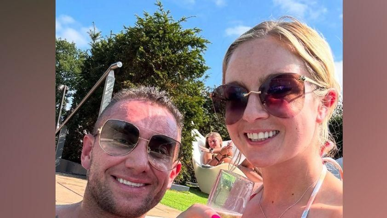 Abigail Garside y su marido en una imagen compartida poco antes del fallecimiento de ella
