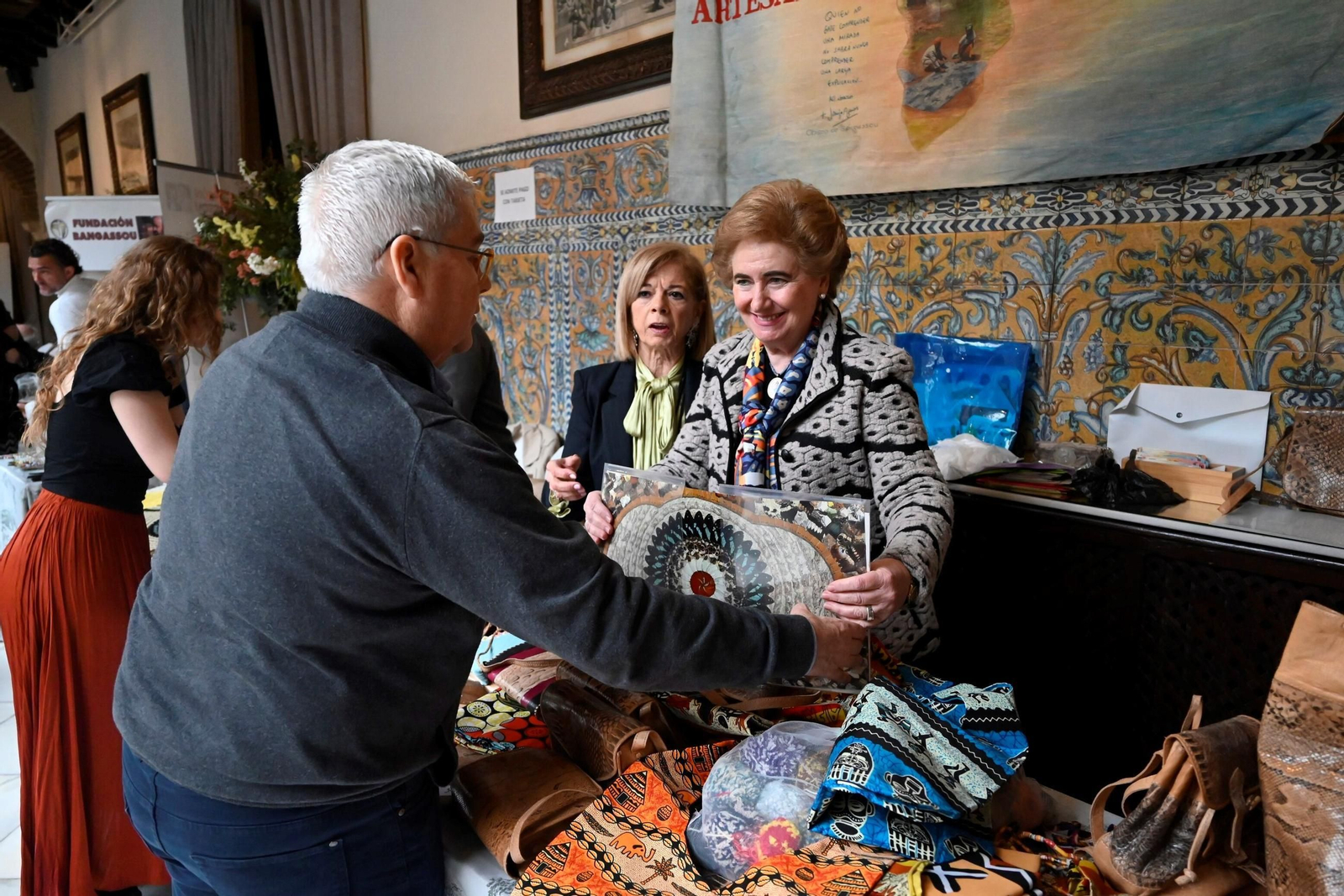 Las imágenes de la comida solidaria de la Fundación Bangassou en Córdoba