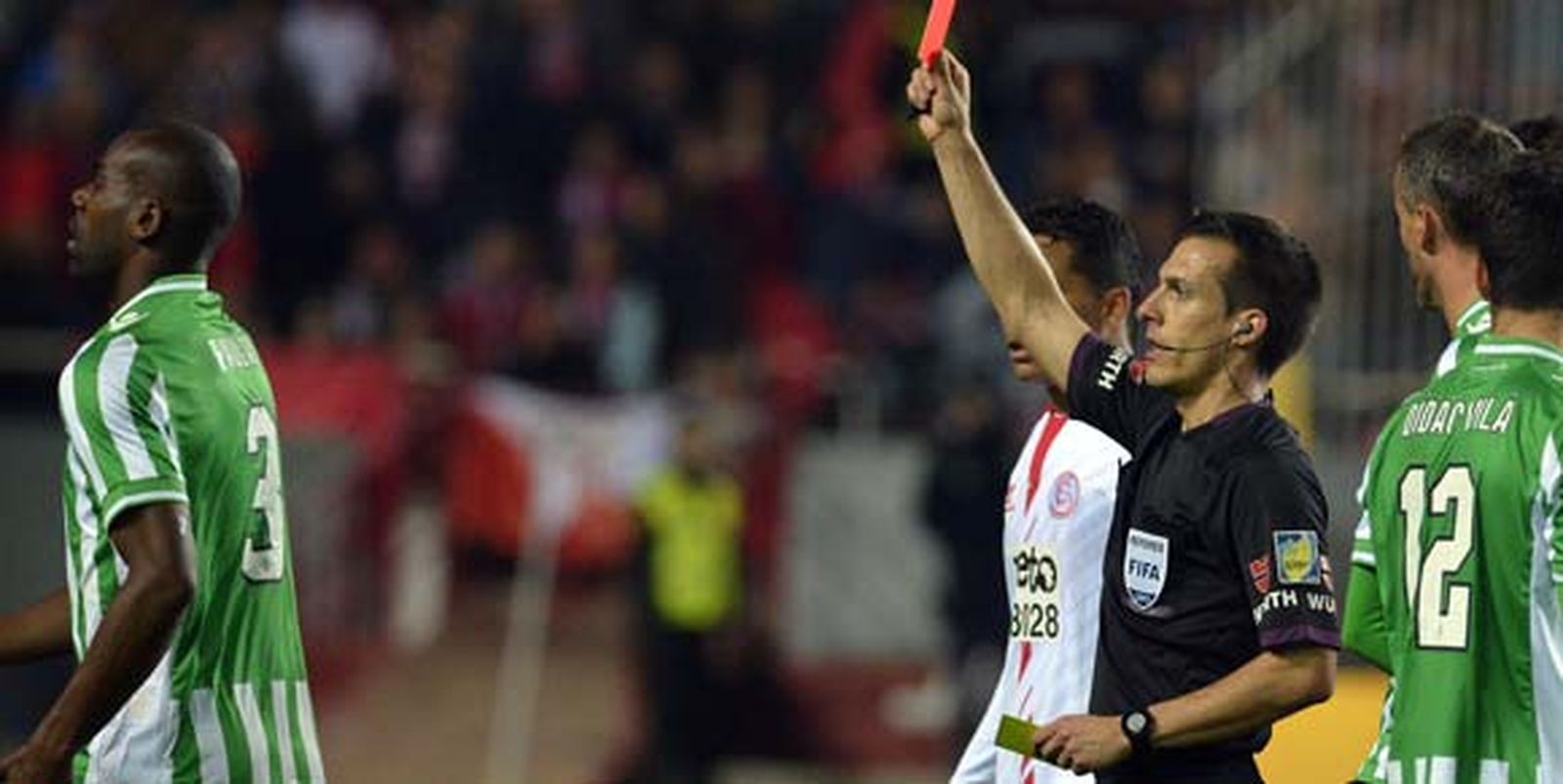 El presidente de la FIFA, "asqueado" por los gestos racistas a Paulao