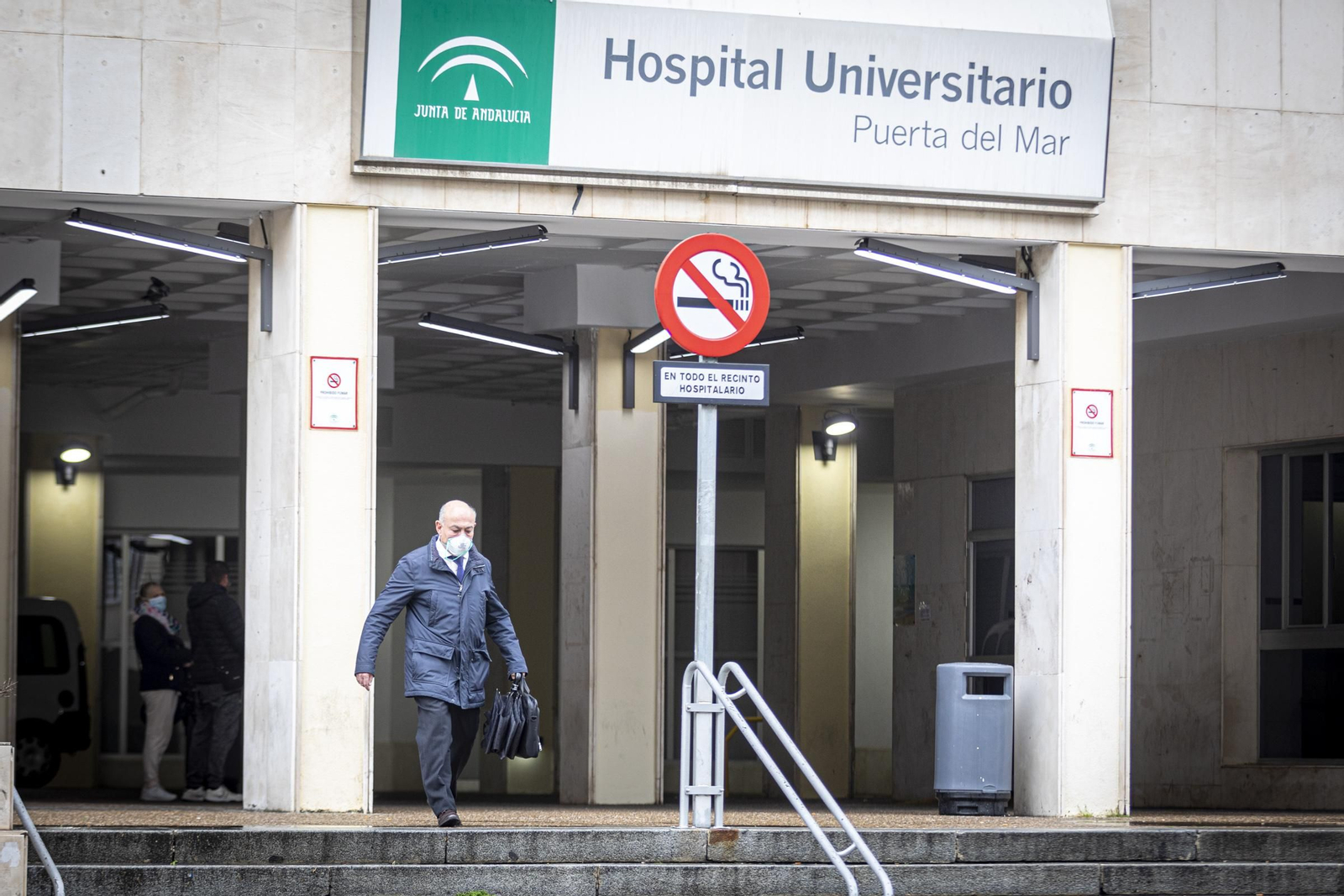 Ciudadanos con protección contra el coronavirus