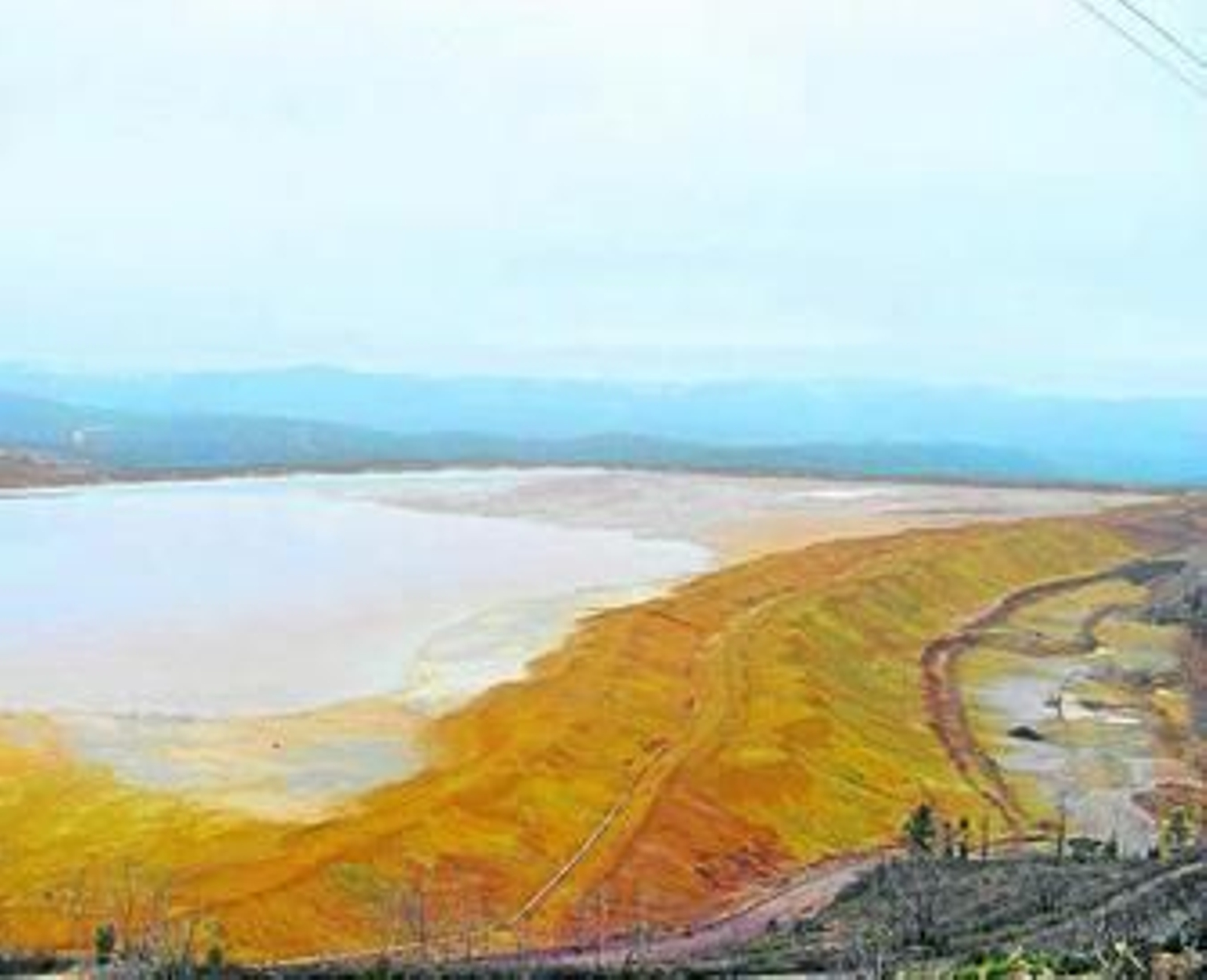 Presa de Aguzadera, en Riotinto. Presa de Aguzadera, en Riotinto.