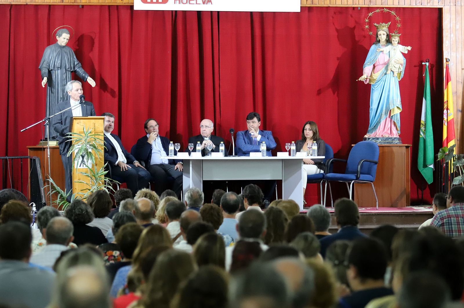 Un momento de la lección inaugural que abrió ayer el cincuentenario del Colegio Cristo Sacerdote.