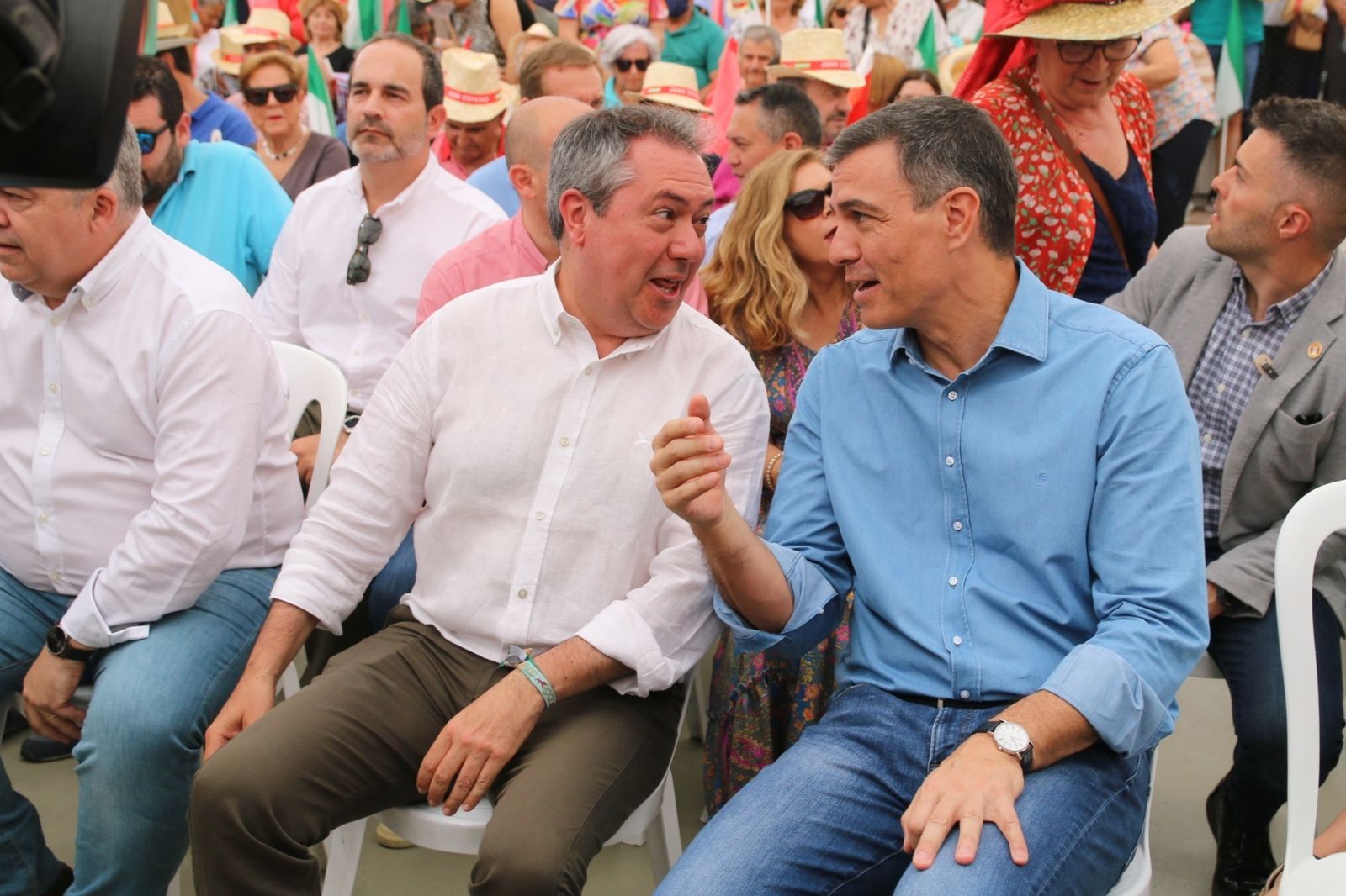 Juan Espadas y Pedro Sánchez, durante un mitin celebrado en Almería.