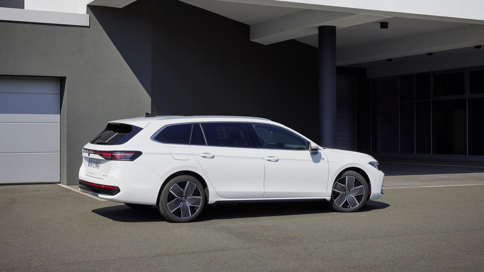 La longitud de la carrocería del Passat aumenta 14 centímetros, mientras que la batalla lo hace cinco.