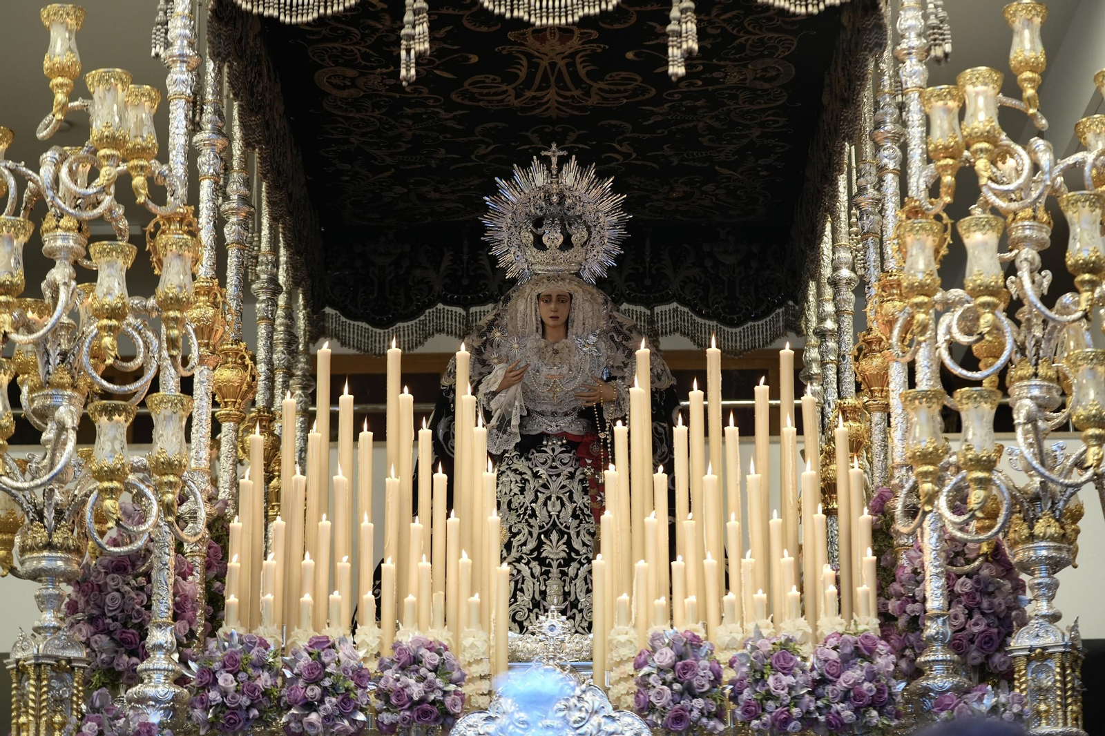 Misericordia en el Jueves Santo de Málaga, en imágenes