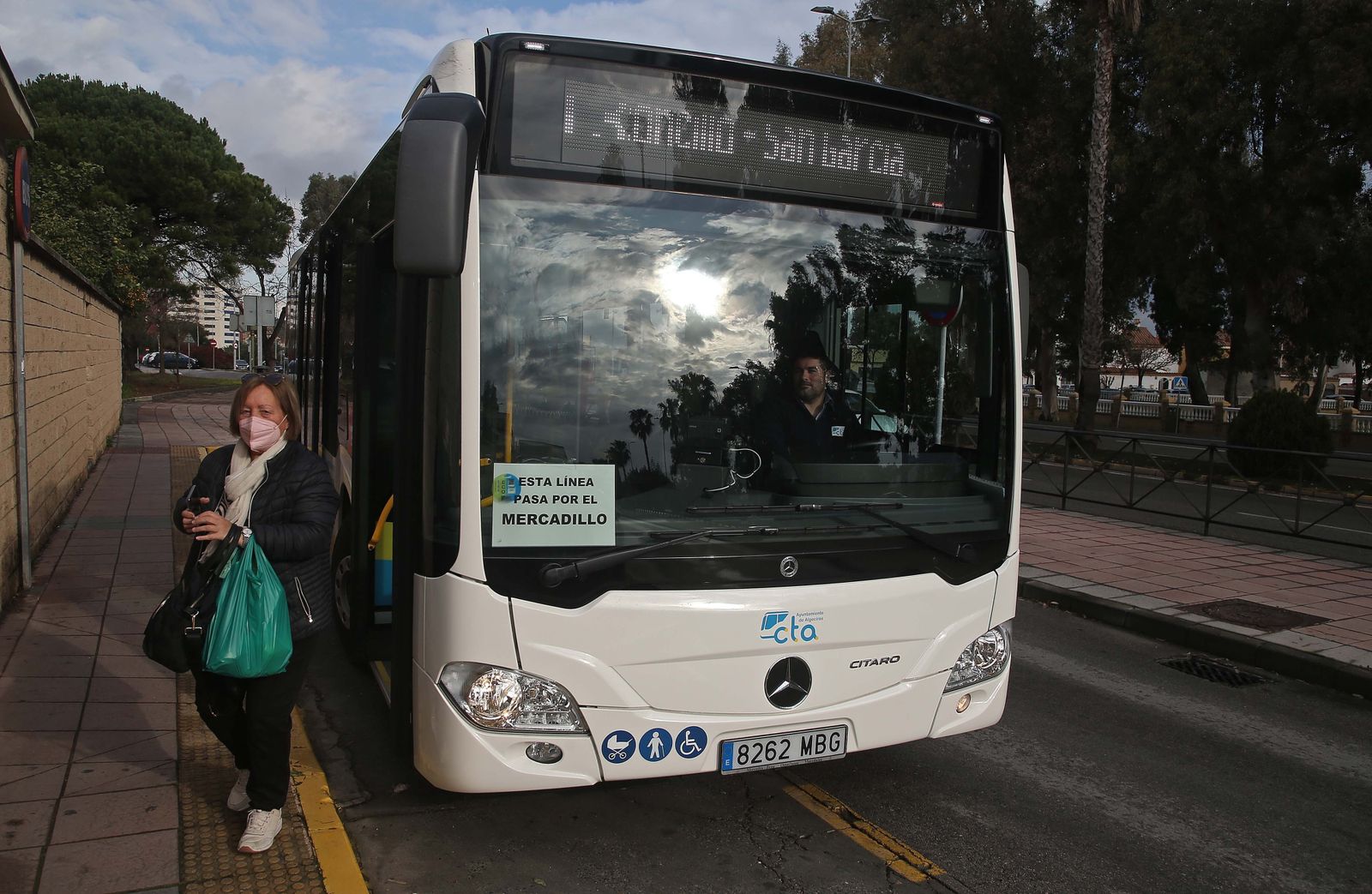 Un autobús de CTA-Algesa- en Algeciras.