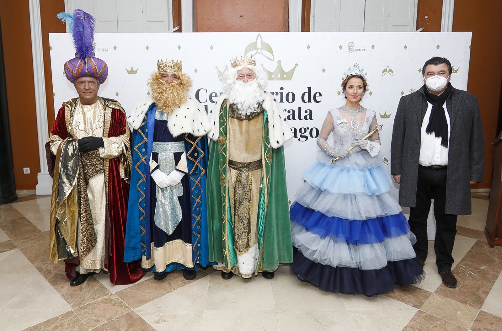 Imágenes de la visita de los Reyes Magos a los hospitales y residencias de mayores de Huelva