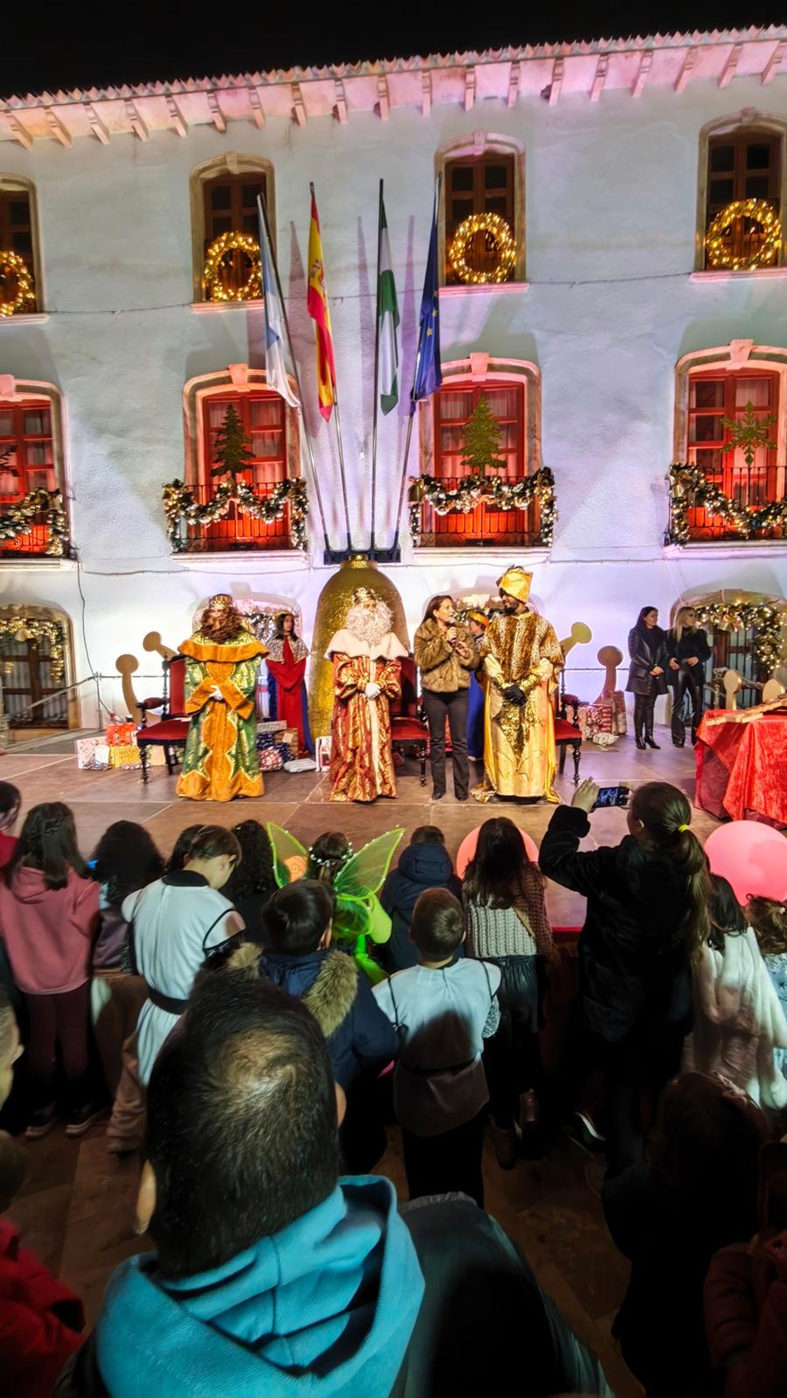 Imágenes de la cabalgata de Albox: los Reyes conquistan llenan de magia las calles