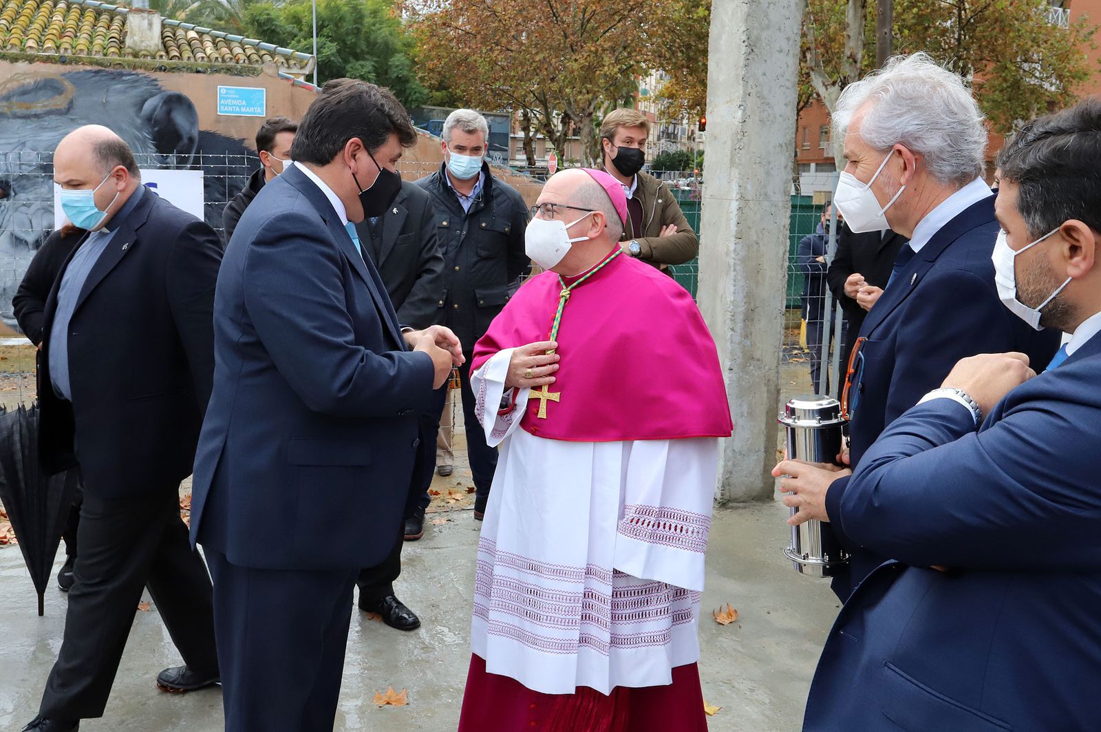 El Obispo de Huelva, Santiago Gómez, coloca la primera piedra de la nueva parroquia de Cristo Sacerdote, en imágenes