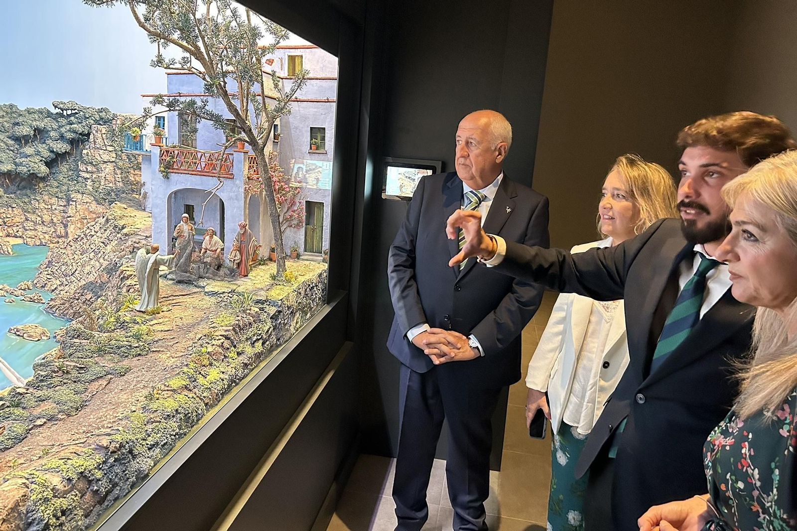 Visita de la consejera de Educación al museo de belenes Visita de la consejera de Educación al museo de belenes