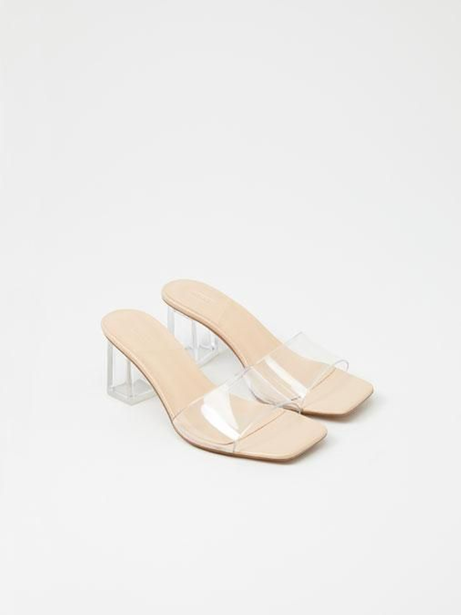 Sandalias mule de vinilo y tacón ancho de Lefties.