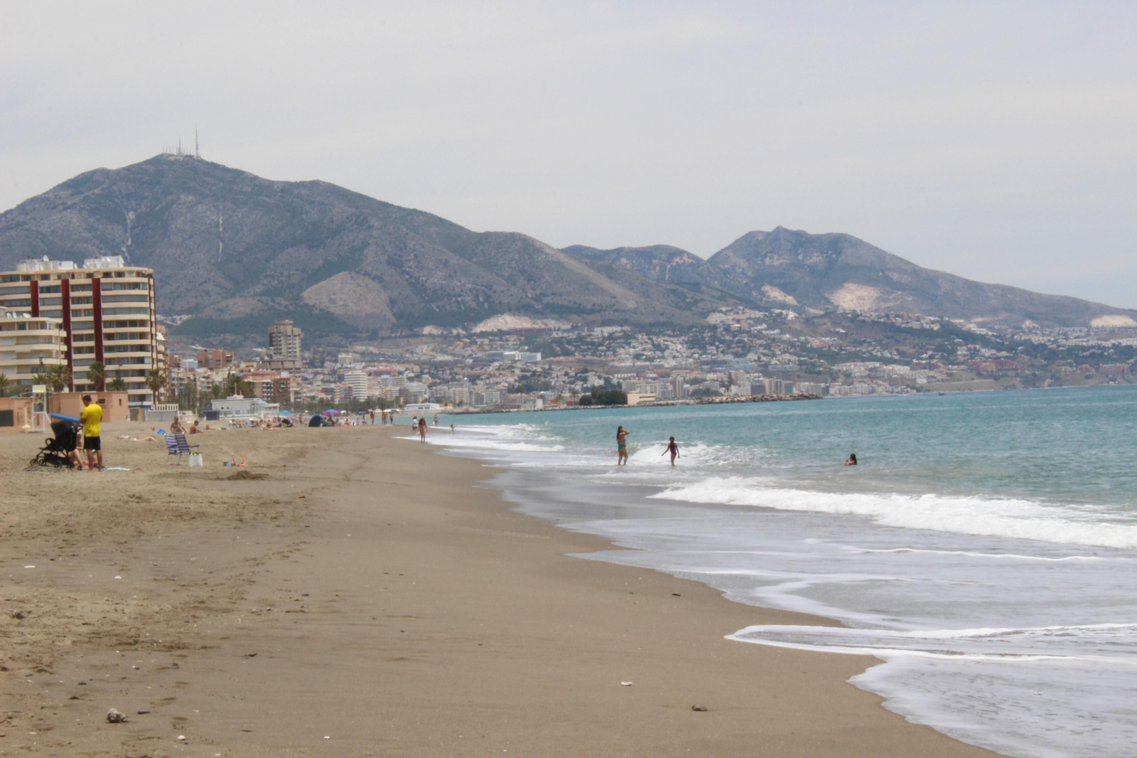 Fotos de la desescalada: Fuengirola ya disfruta del sol y la playa en la fase 2