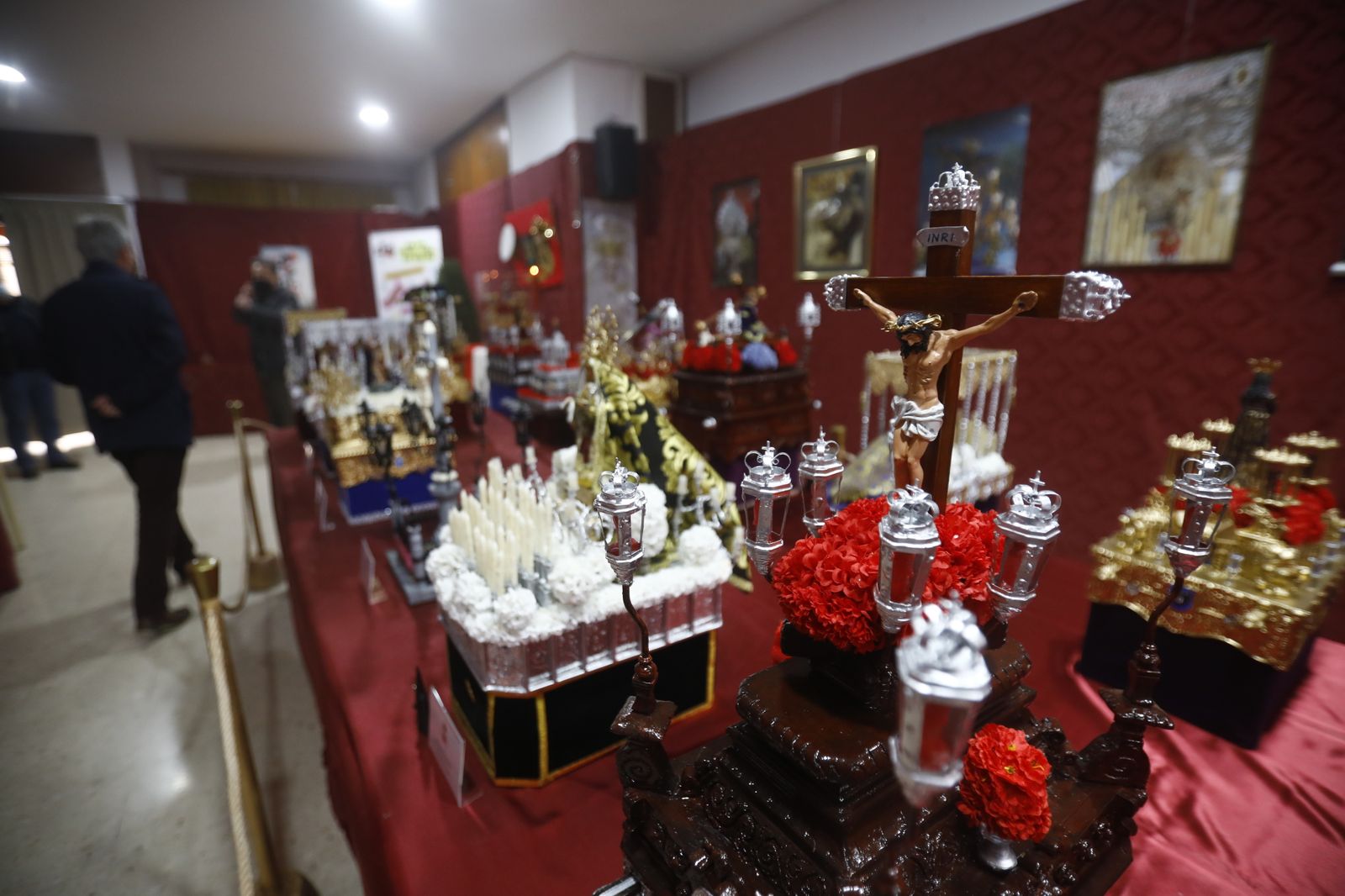 La exposición de pasos de Semana Santa en miniatura de la Asociación de Vecinos Nuestra Señora de Belén, en imágenes