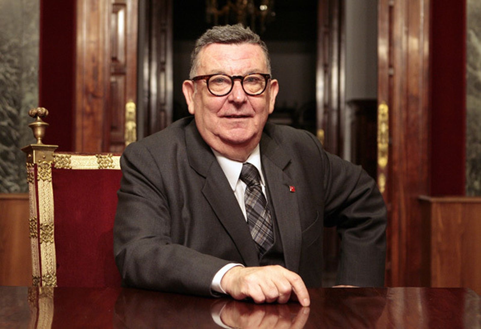 "Mas ahora es más débil ante Cataluña y Madrid"