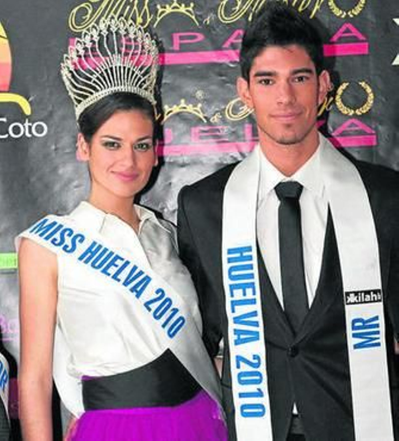 Elena Olmedo y Antonio Riquelme. A la derecha, Riquelme entre Alvaro Villanueva de 19 años y Jesús Benjumea de 25 años de La Palma. Elena Olmedo y Antonio Riquelme. A la derecha, Riquelme entre Alvaro Villanueva de 19 años y Jesús Benjumea de 25 años de La Palma.