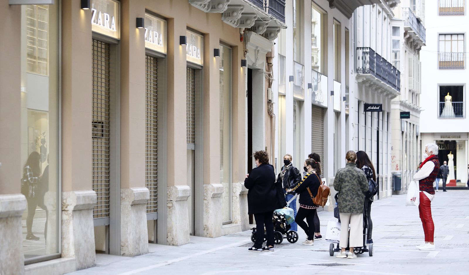 Las fotos de Málaga capital en la reapertura de bares y comercio no esencial