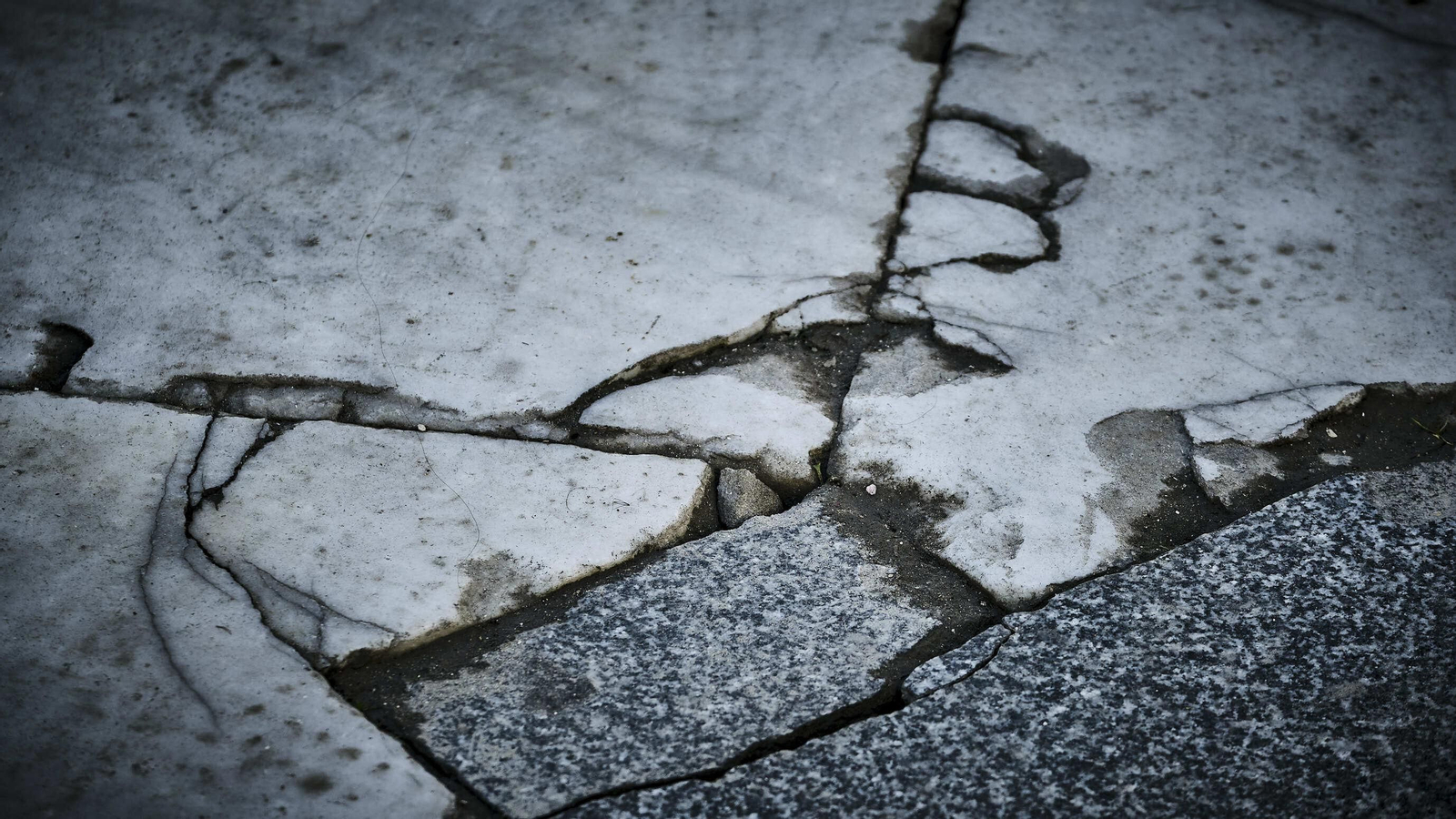 Estado del pavimento en plaza de la Catedral