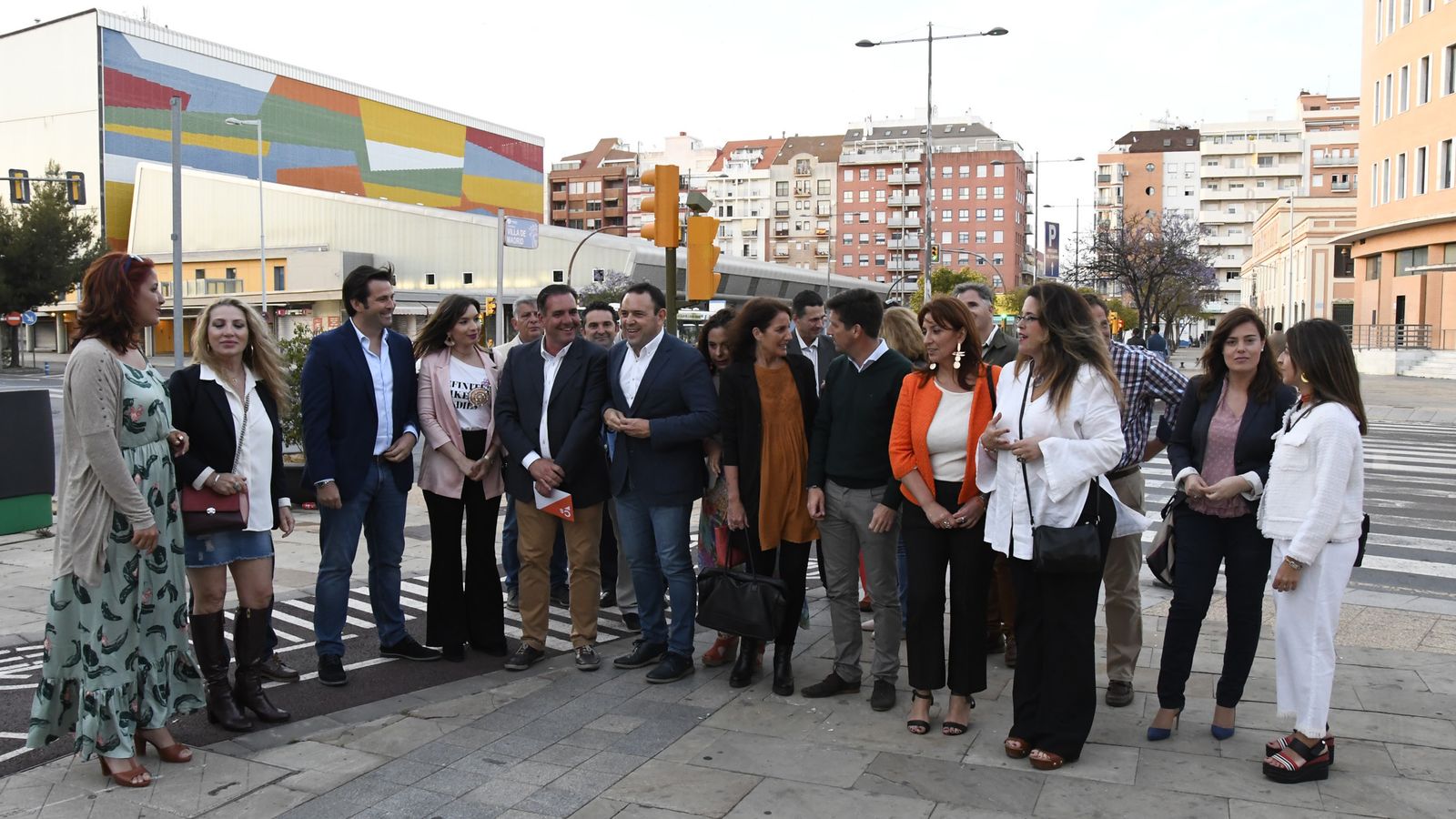 Nestor Santos, cabeza de lista de Ciudadanos frente al Mercado Central.