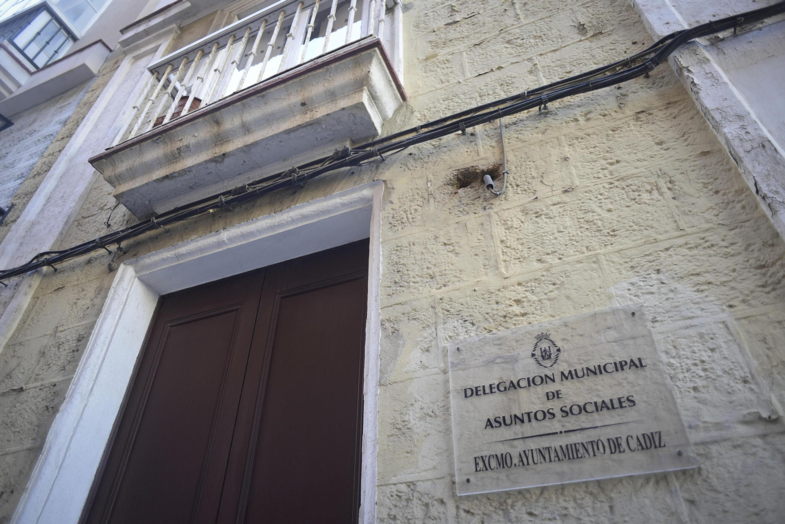Entrada de la Delegación Municipal de Asuntos Sociales de la calle Zaragoza. Entrada de la Delegación Municipal de Asuntos Sociales de la calle Zaragoza.