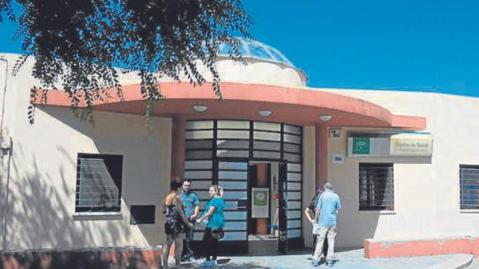 Acceso al centro de salud Don Paulino.