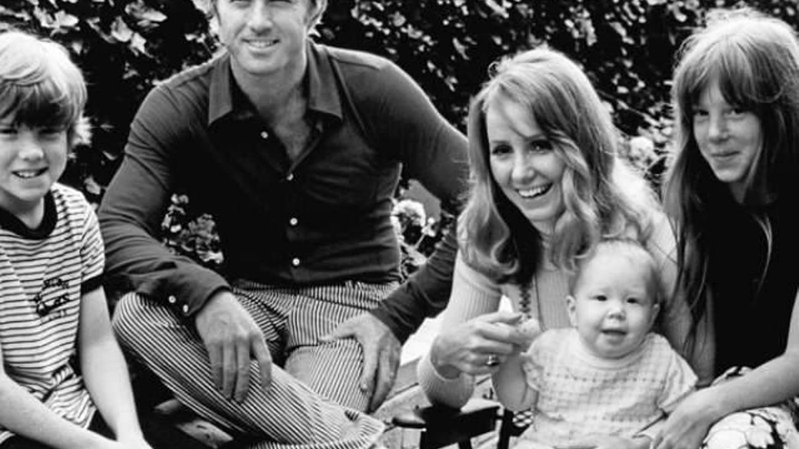 El actor, con su primera mujer, Lola, y tres de sus cuatro hijos.