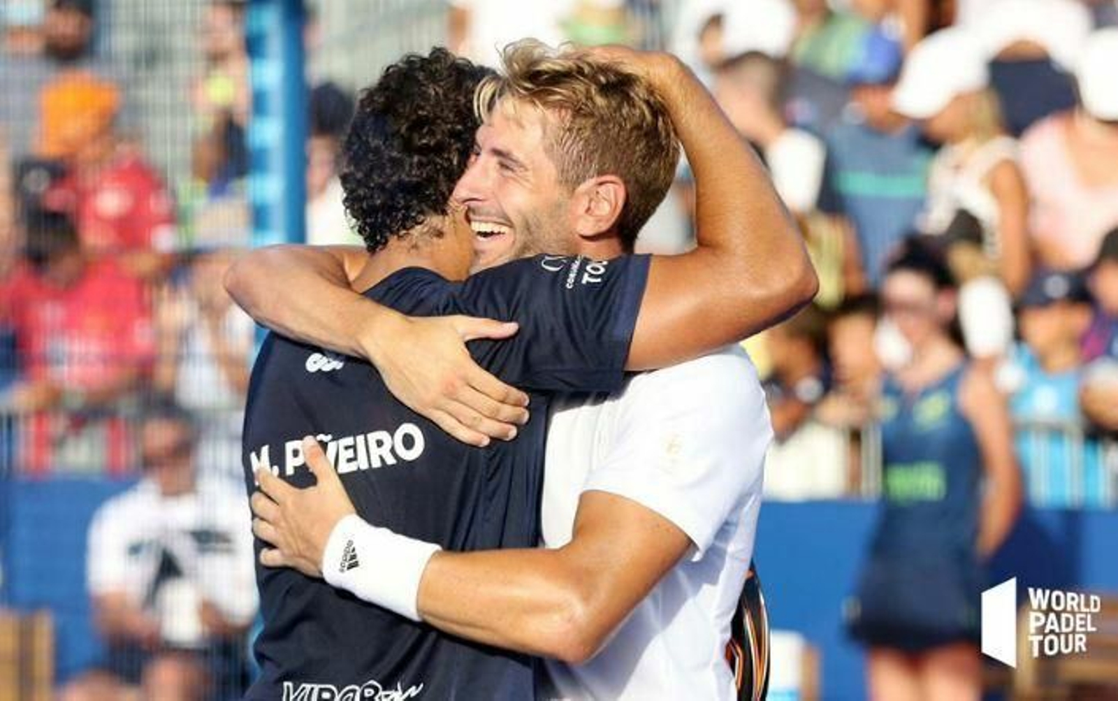 Álex Ruiz celebrando la victoria junto a su compañero. Álex Ruiz celebrando la victoria junto a su compañero.