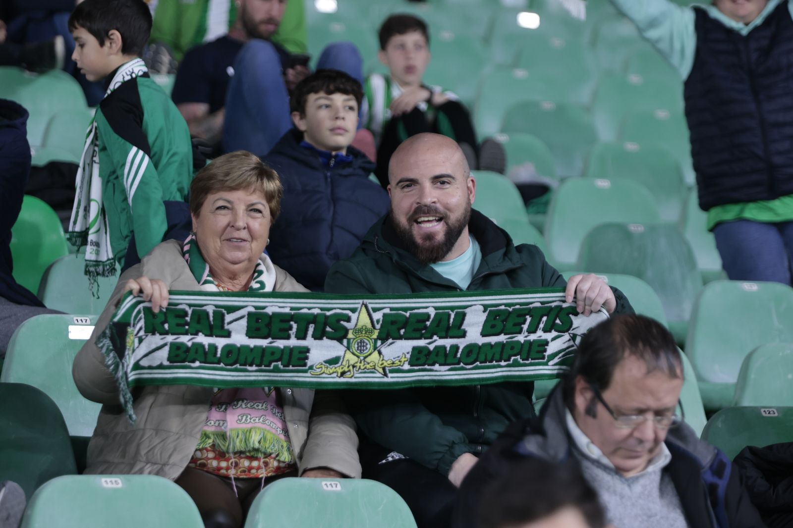 Búscate en las gradas del Villamarín