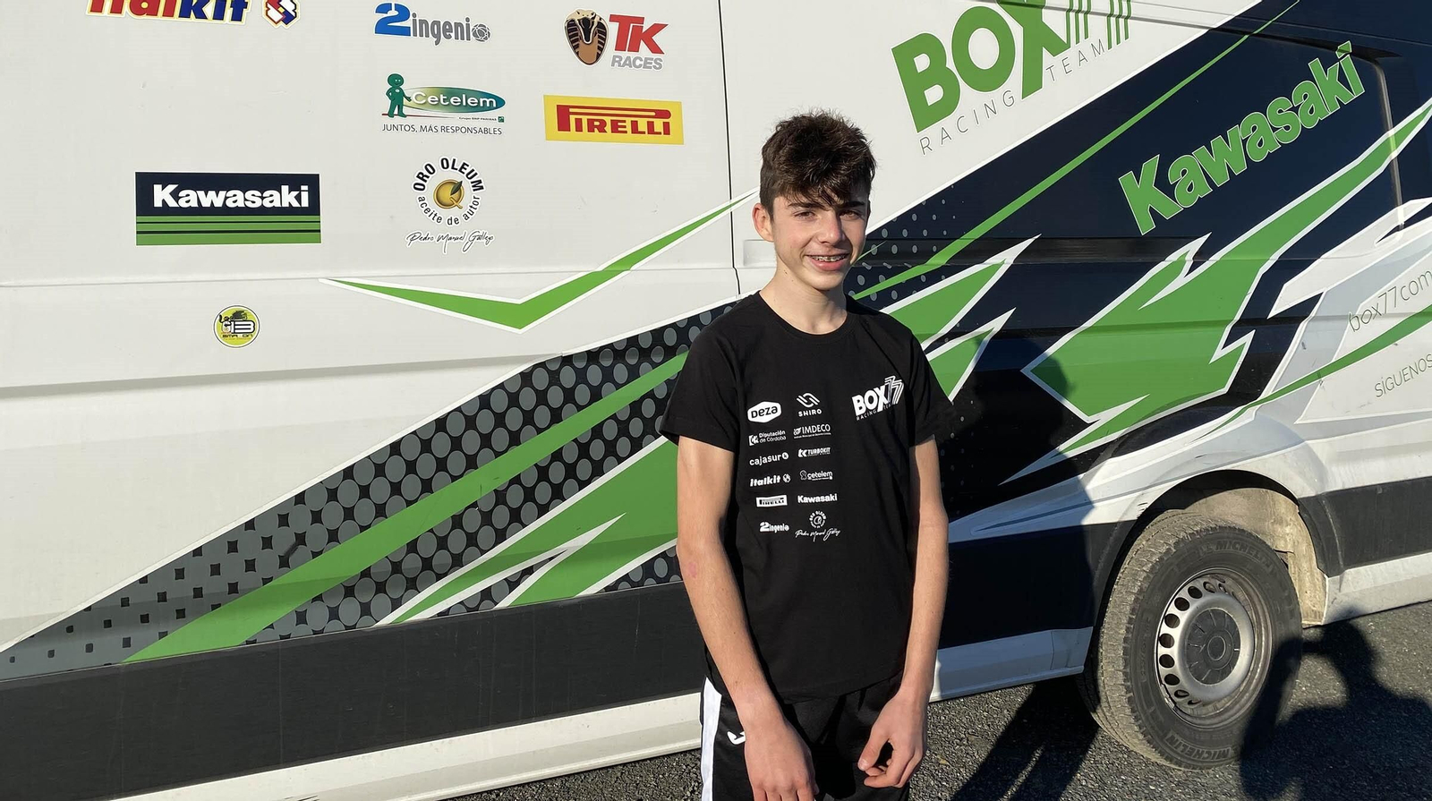 Pepe Osuna, con la camiseta de la escudería cordobesa.