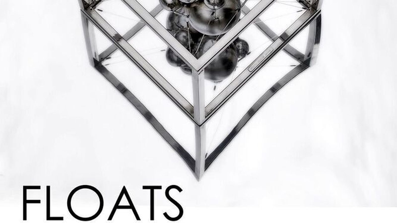 Alfonso Doncel muestra sus nuevas obras realizadas con acero inoxidable.