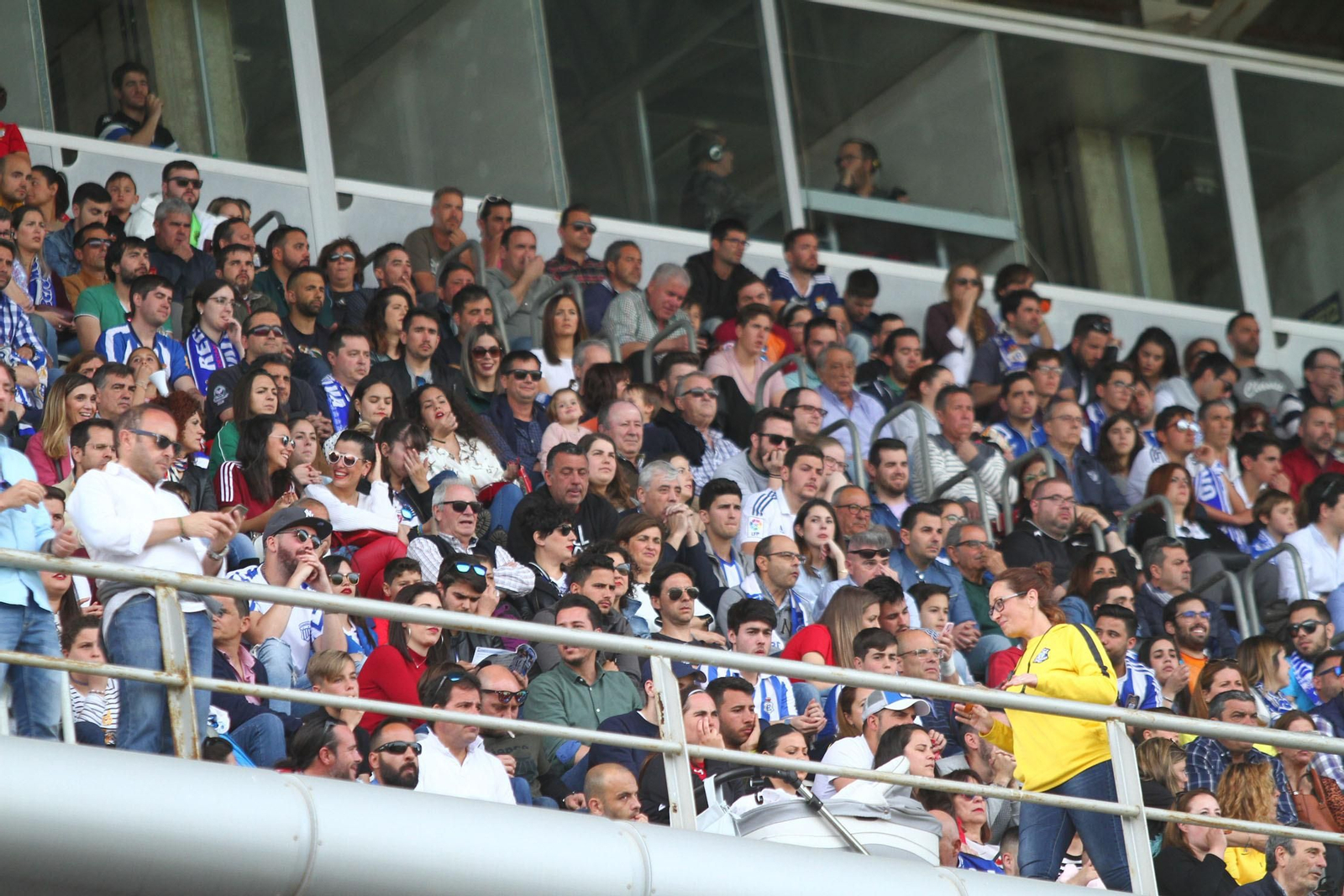Ambientazo en las gradas del Recreativo de Huelva y el San Fernando