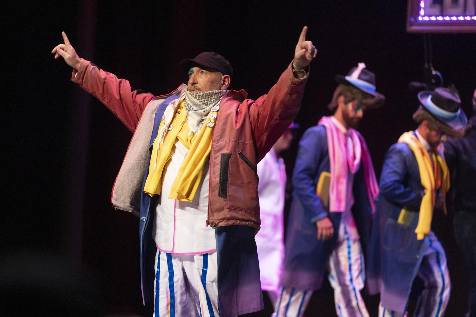 Imágenes de la actuación de la murga de Huelva 'Los derrotaos (Una comparsa reconvertía...)' en el Carnaval Colombino