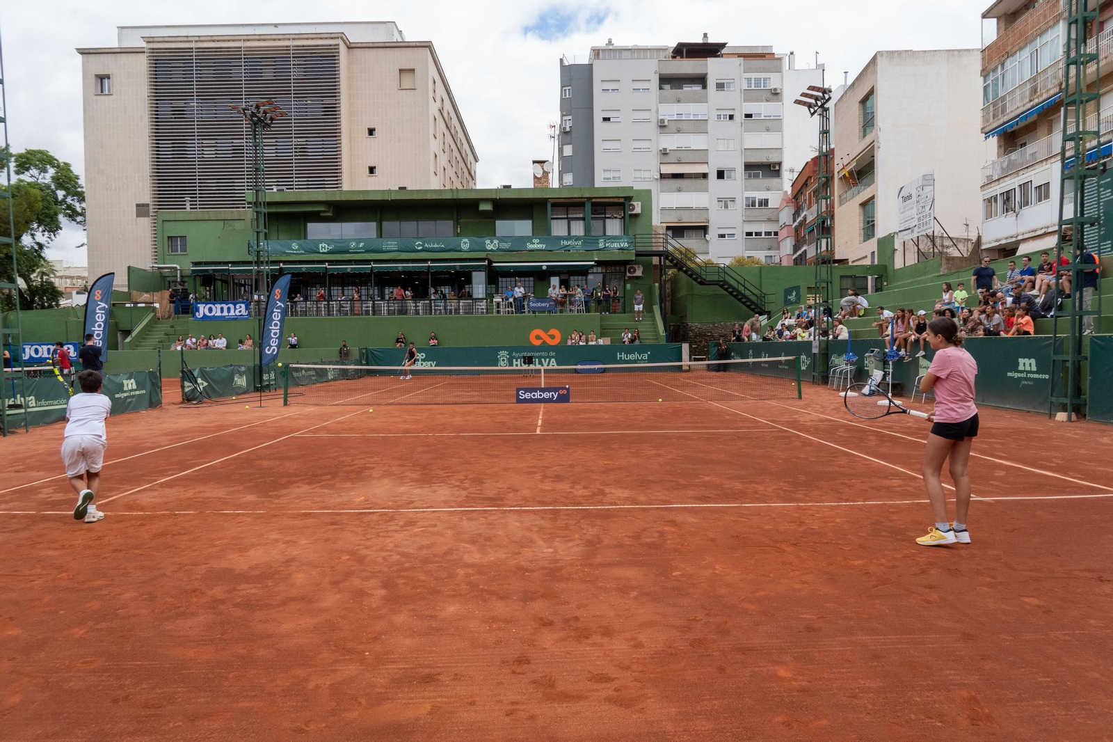 Imágenes del Clinic con Paula Badosa, Jessica Bouzas y los alumnos de la escuela del Real Club Recreativo de Tenis de Huelva  