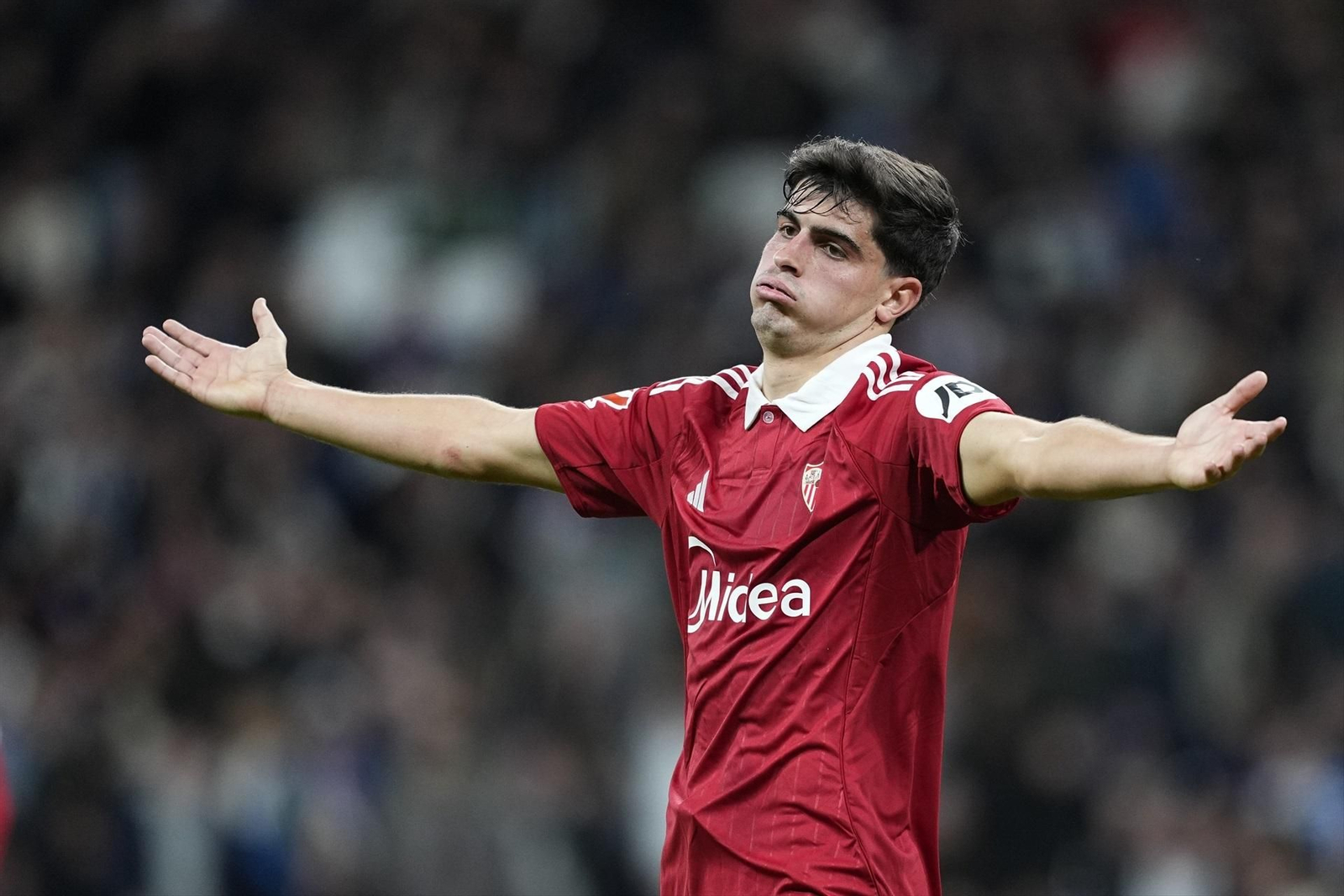 Juanlu se lamenta en una acción durante el partido.