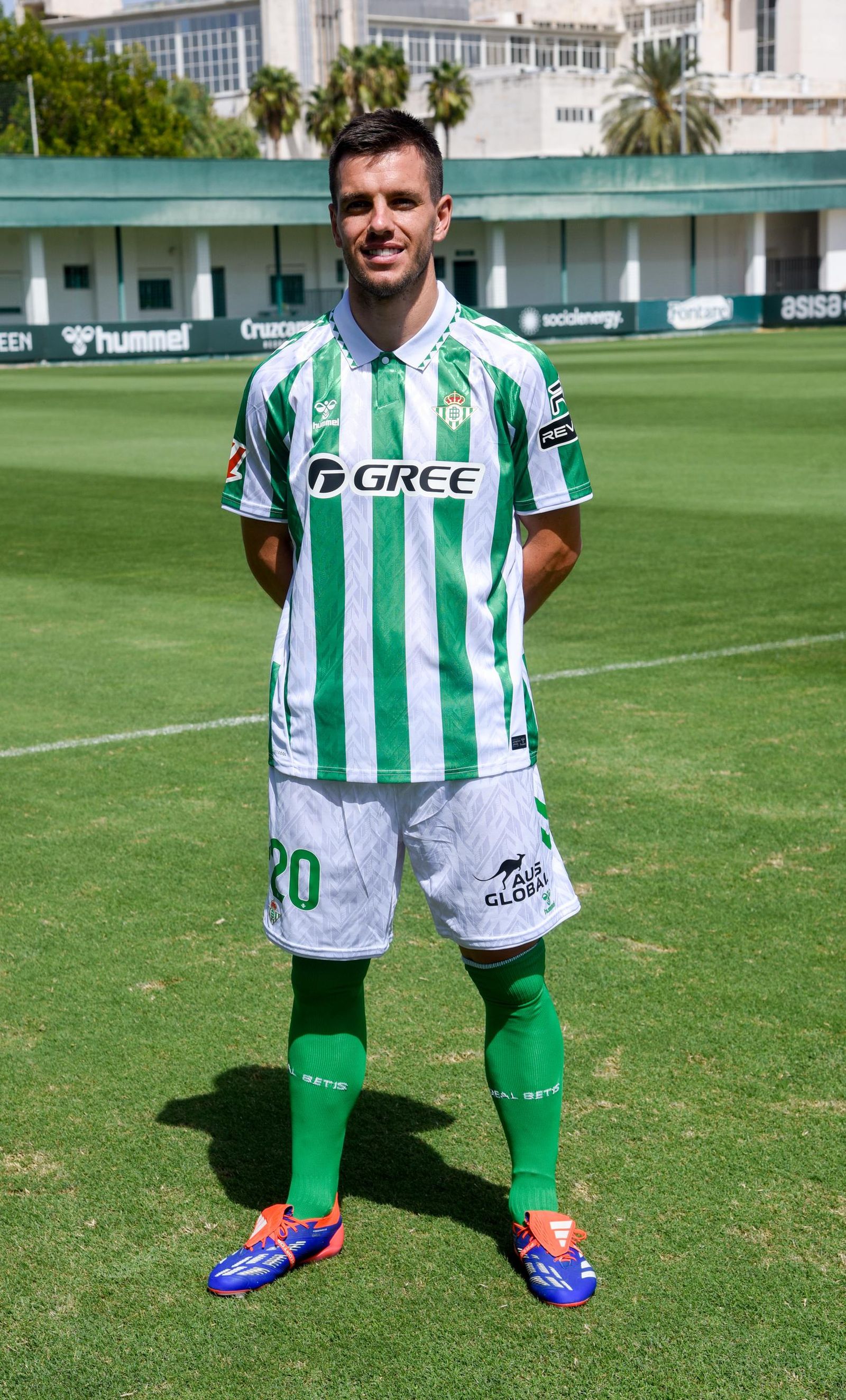 Las imágenes de la presentación de Vitor Roque y Lo Celso