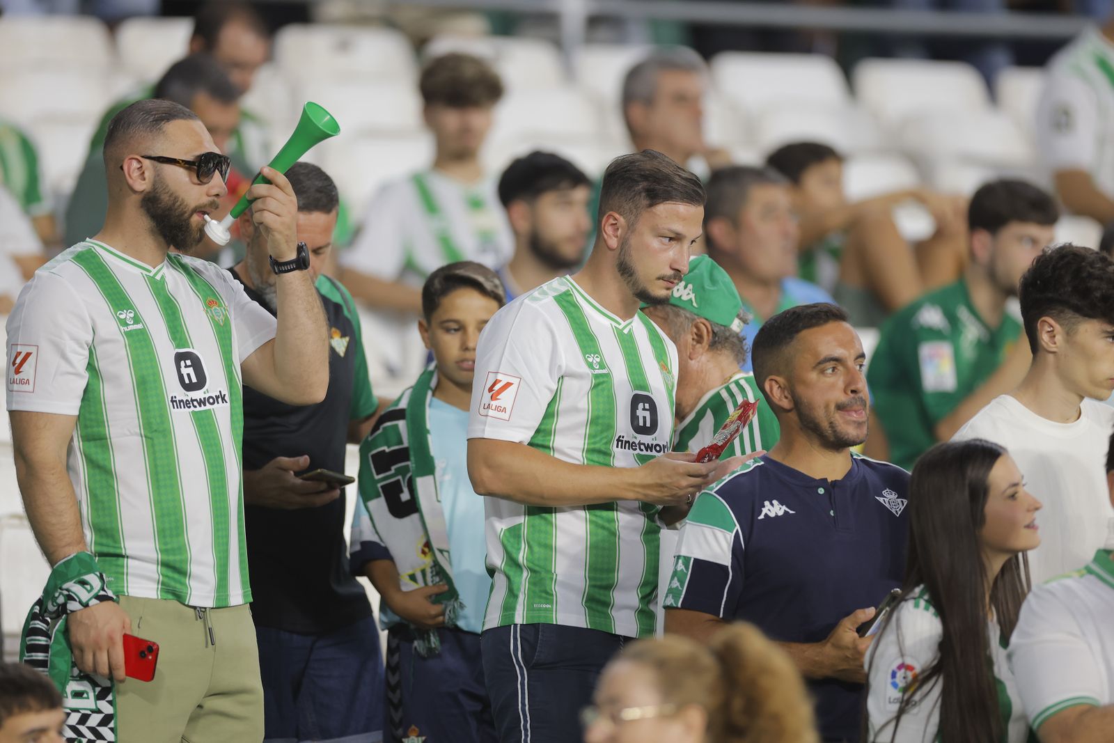 Búscate en las fotos del Betis-Valencia