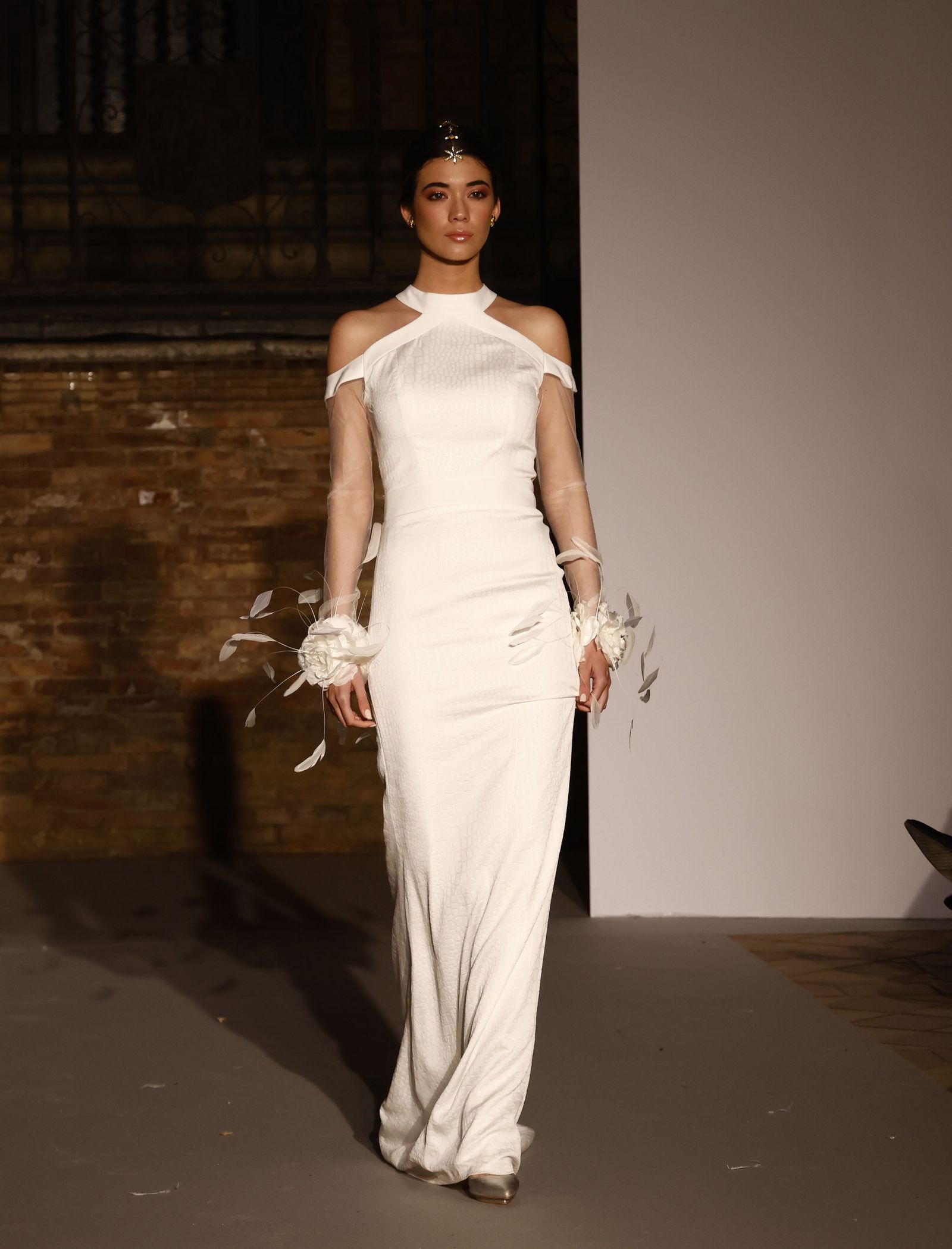 Las tendencias en vestidos de novia e invitada de la pasarela SIQ, en fotos