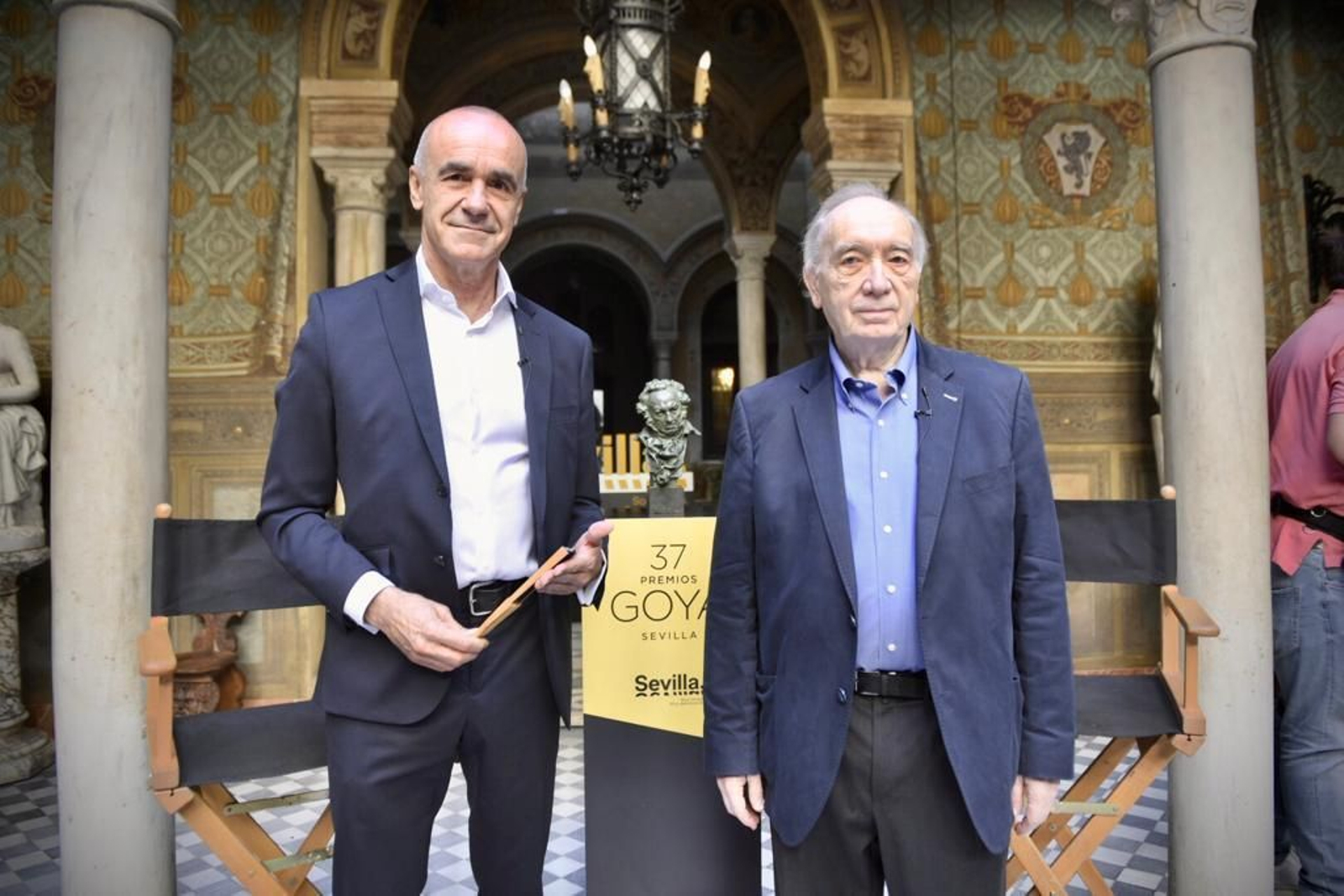 El alcalde de Sevilla, Antonio Muñoz, con el presidente de la Academia Fernando Méndez-Leite.