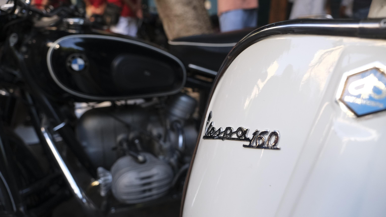 Las motos antiguas dan brillo a la Feria de Almería