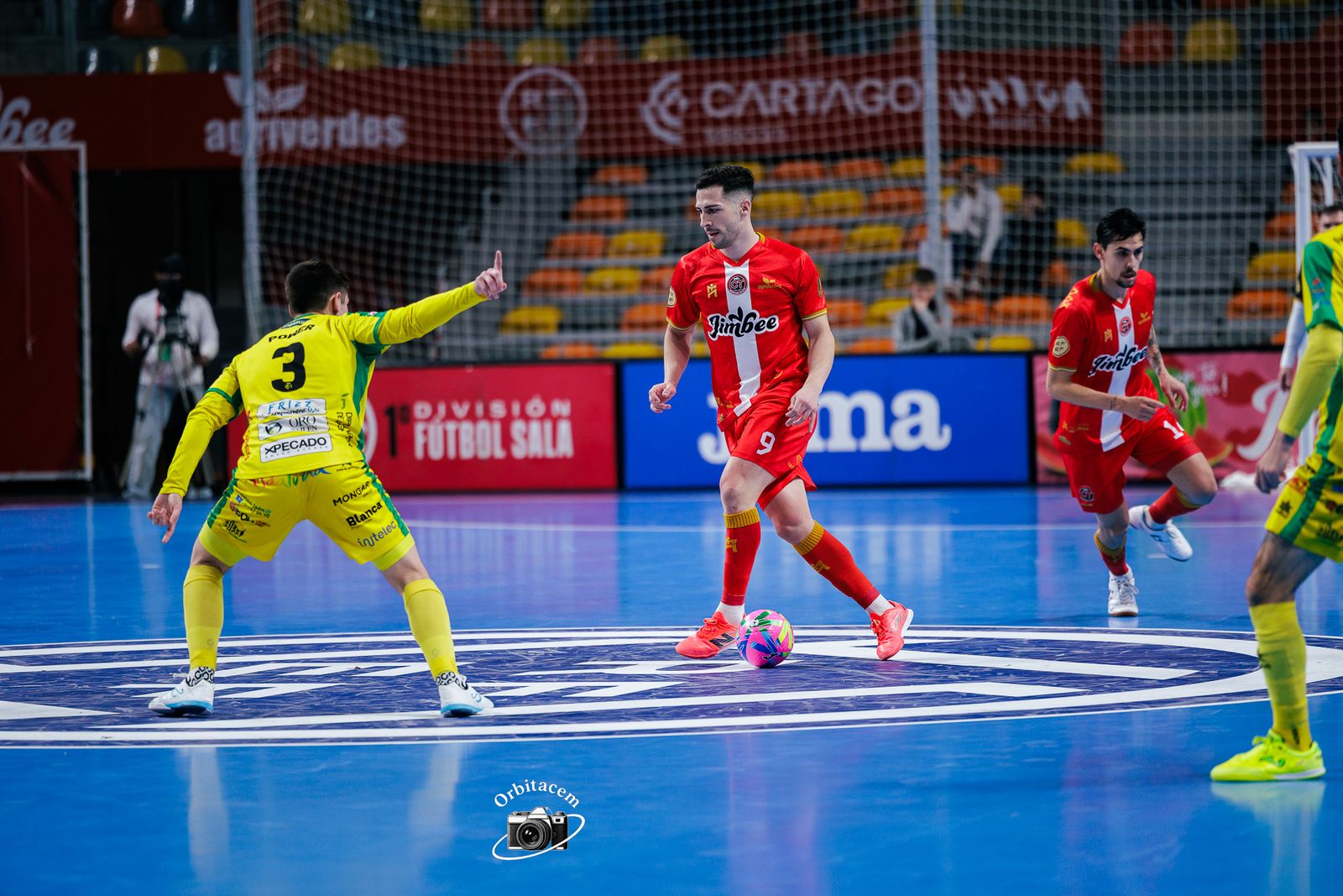 El conjunto amarillo acabó hincando la rodilla