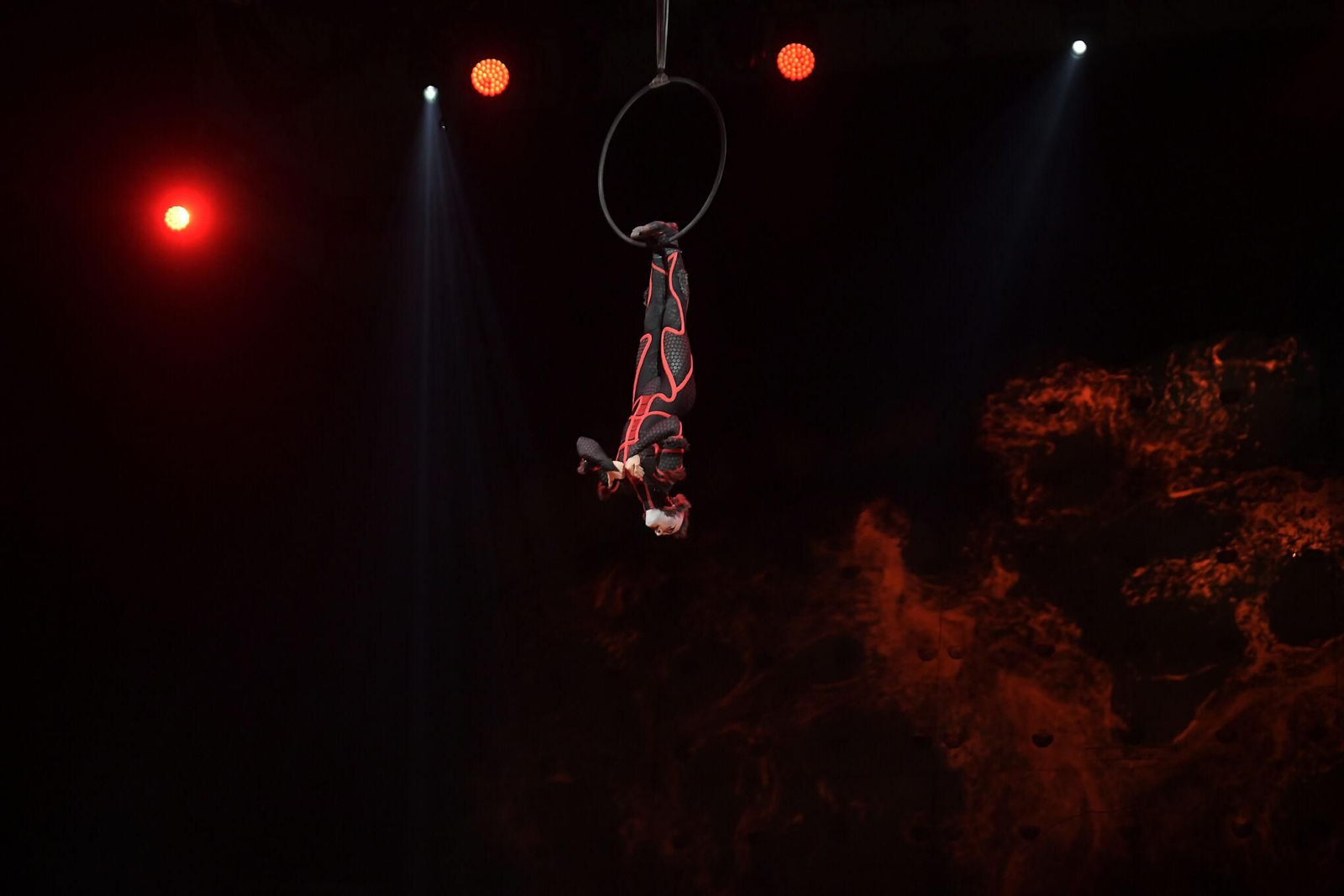 El Circo del Sol brilla en el Palacio de Deportes de Granada