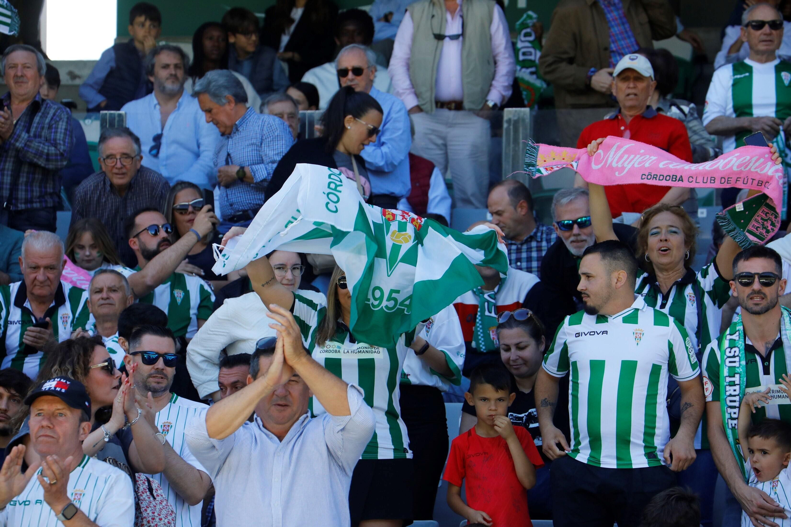 Búscate en el Córdoba - Málaga CF en las gradas de El Arcángel