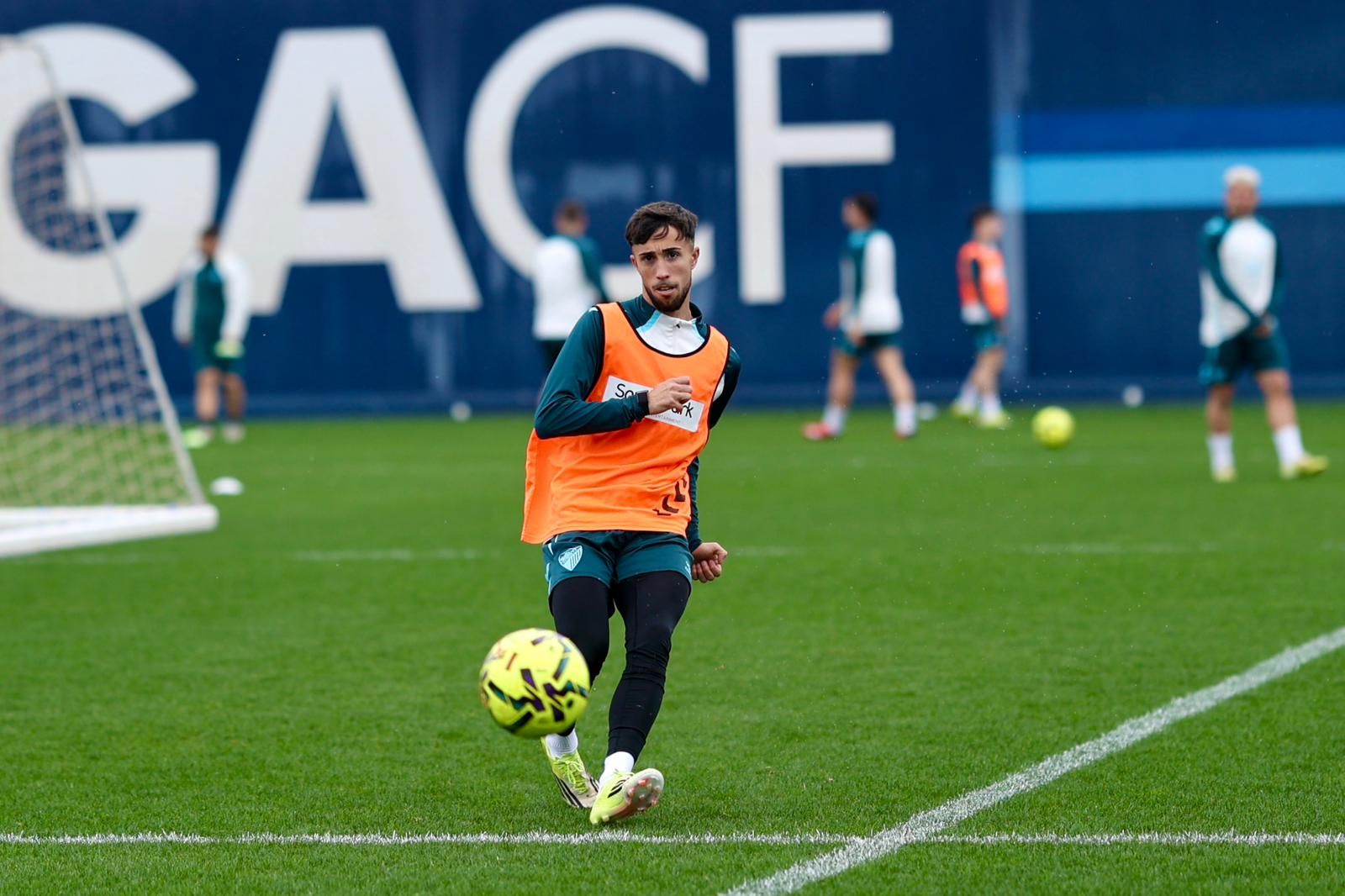El Málaga CF ya juega el partido ante la Cultural Leonesa