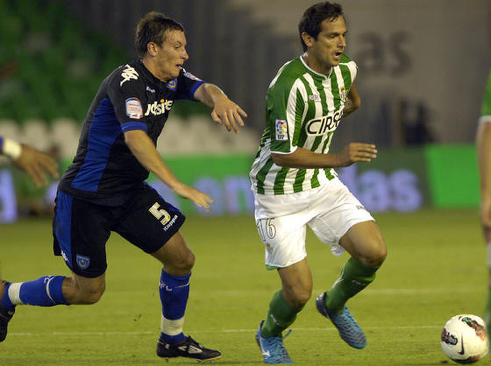 Imágenes del partido entre el Real Betis y el Portsmouth inglés.

Foto: Manuel Gómez