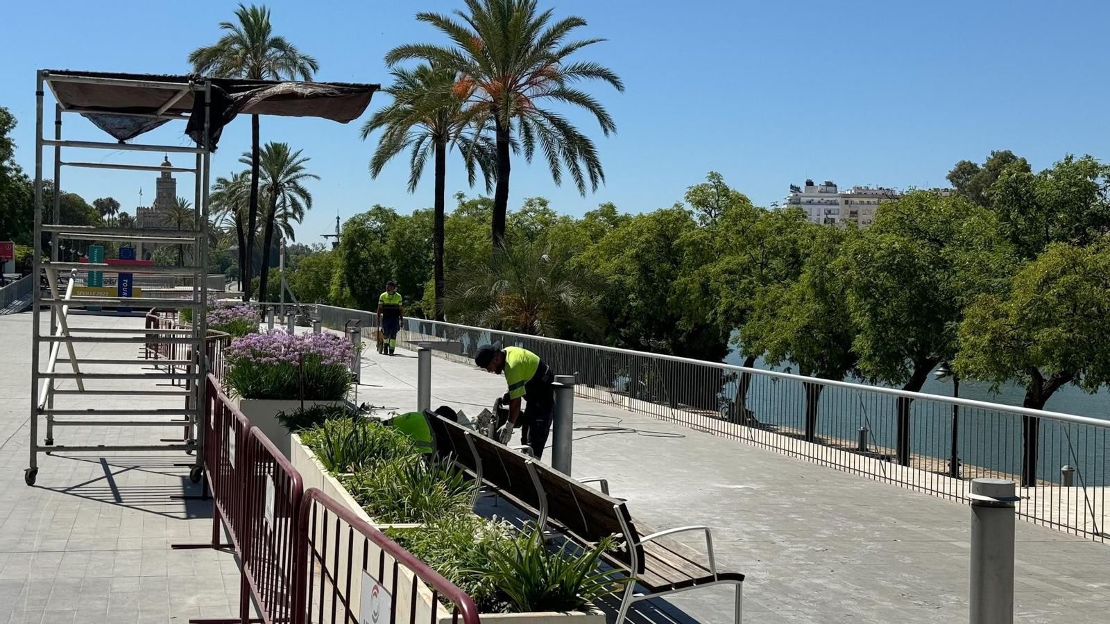 La instalación de los toldos. La instalación de los toldos.