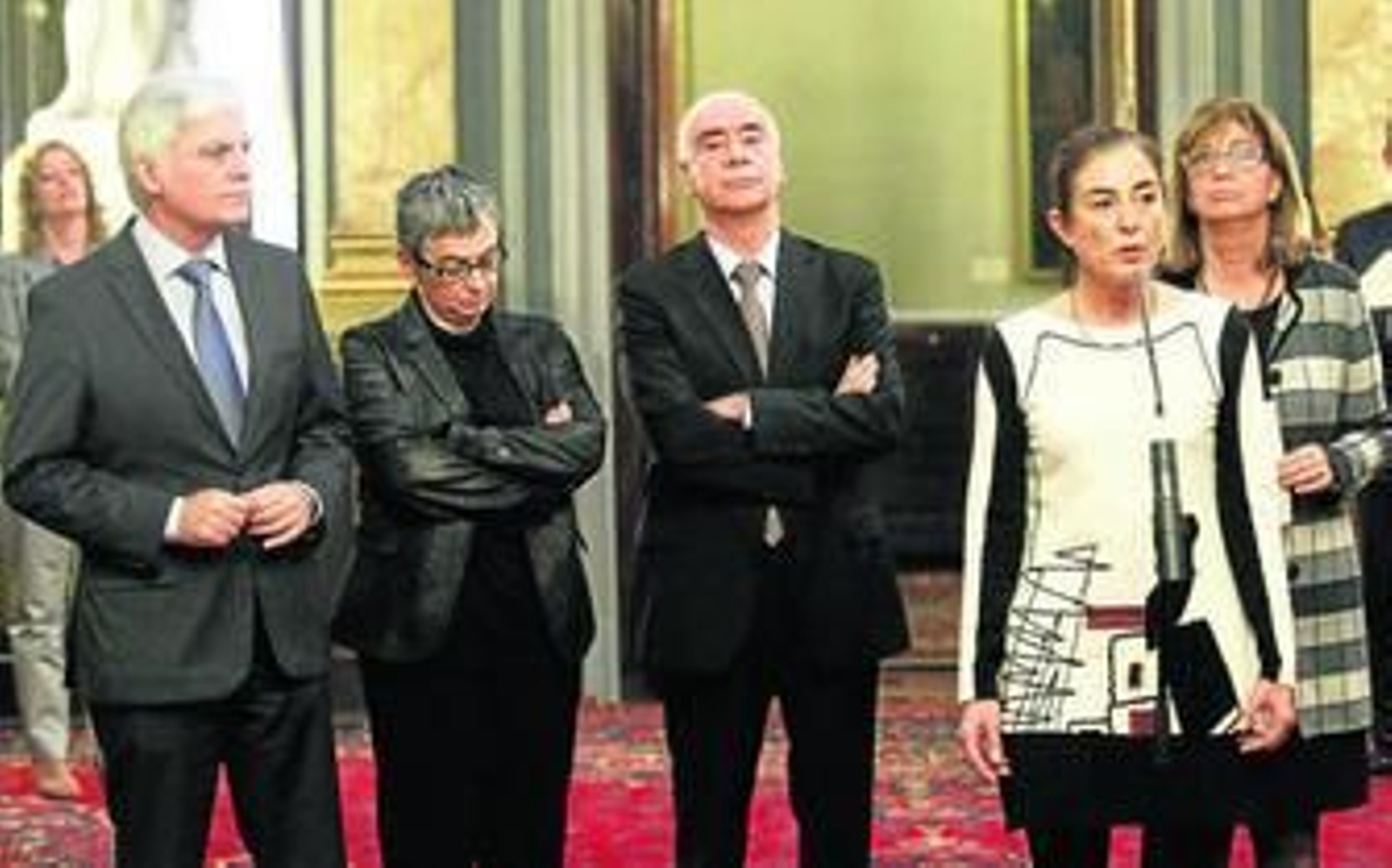Luciano Alonso, en el centro de la imagen, junto a los responsables de Educación de Canarias, Asturias, País Vasco y Cataluña, ayer en el Senado.