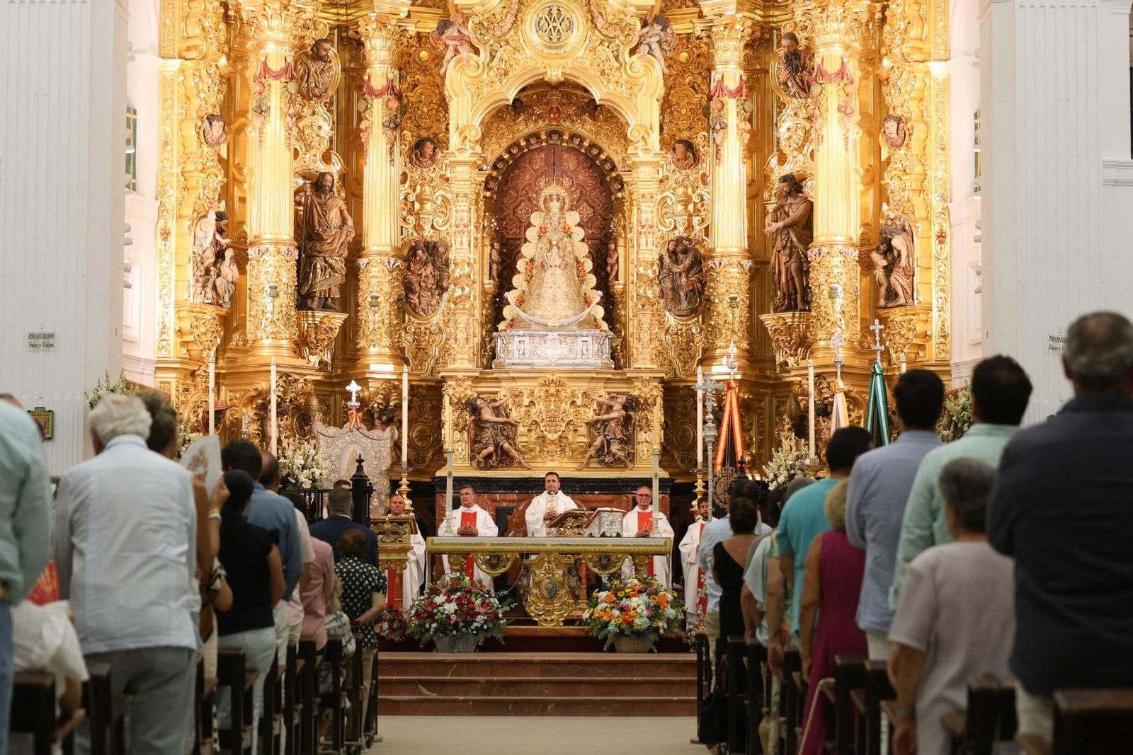Rocío Chico 2025: Imágenes del acto de Juramento e Imposición de medallas a los nuevos hermanos, último día de triduo y las carreras de cinta a caballo
