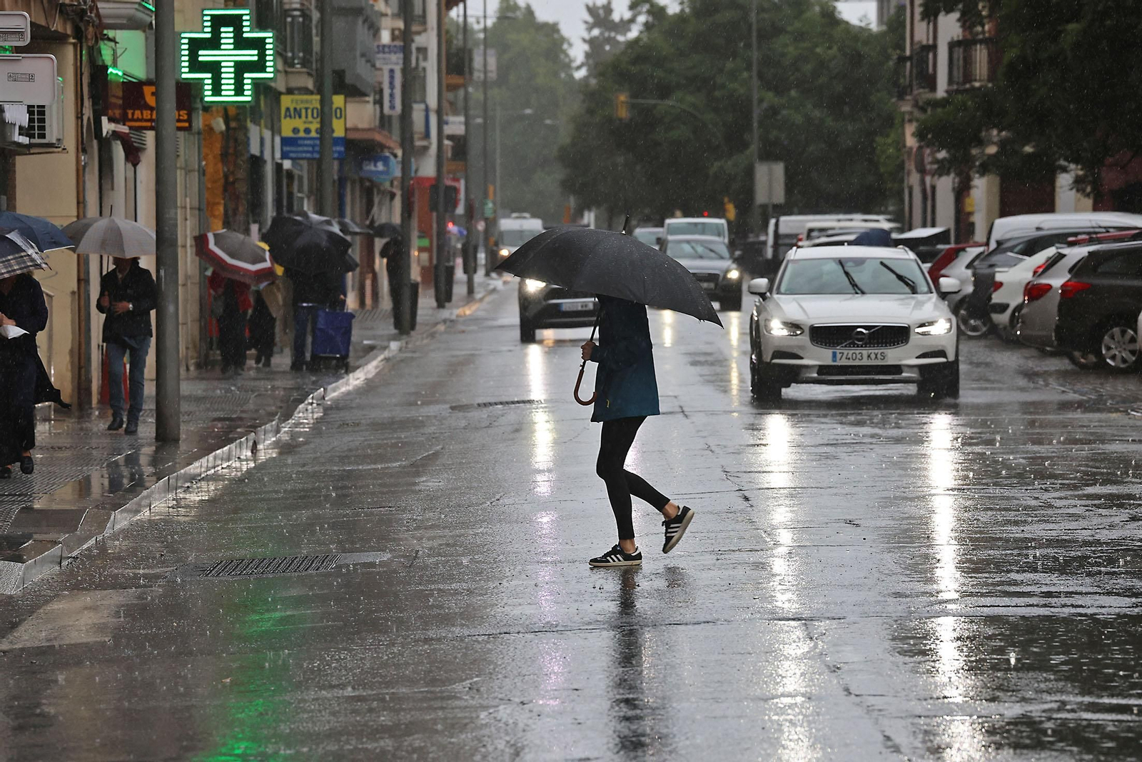 Imágenes de la lluviosa mañana de sábado en Huelva