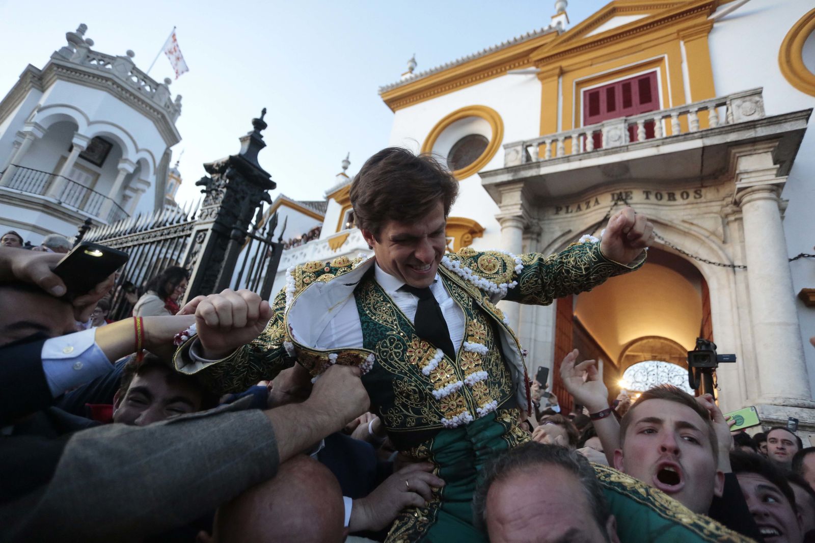 Las imágenes de la octava de abono en la Real Maestranza de Sevilla