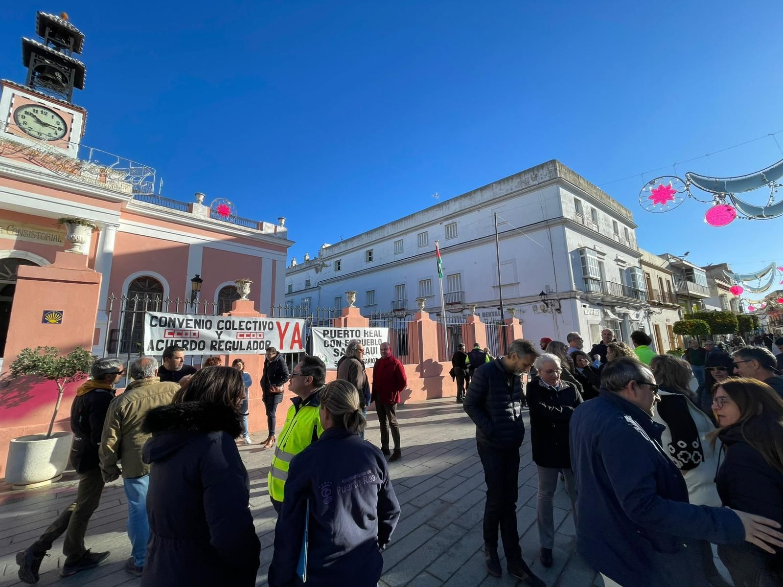 Protesta de los trabajadores municipales frente a la Casa Consistorial