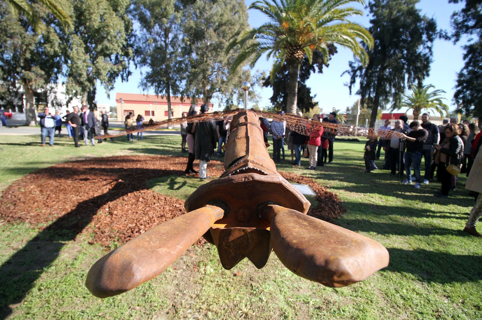 Inauguración de la escultura del artista onubense Víctor Pulido 'Imago', en imágenes